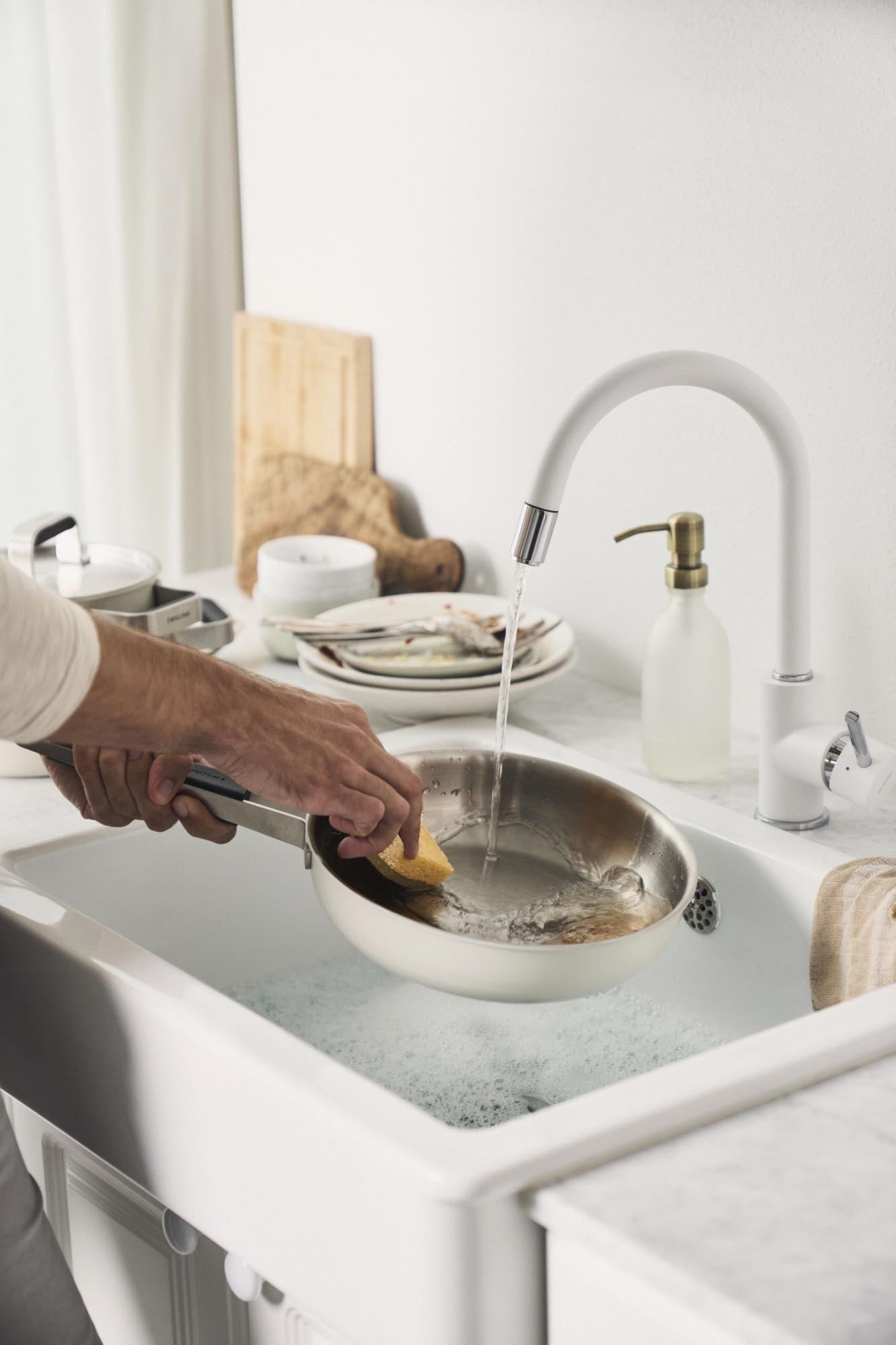 Zwilling Pure Bratpfanne 24cm, elfenbeinweiß, langlebige Antihaftbeschichtung, perfekt für gesundes und gleichmäßiges Kochen.