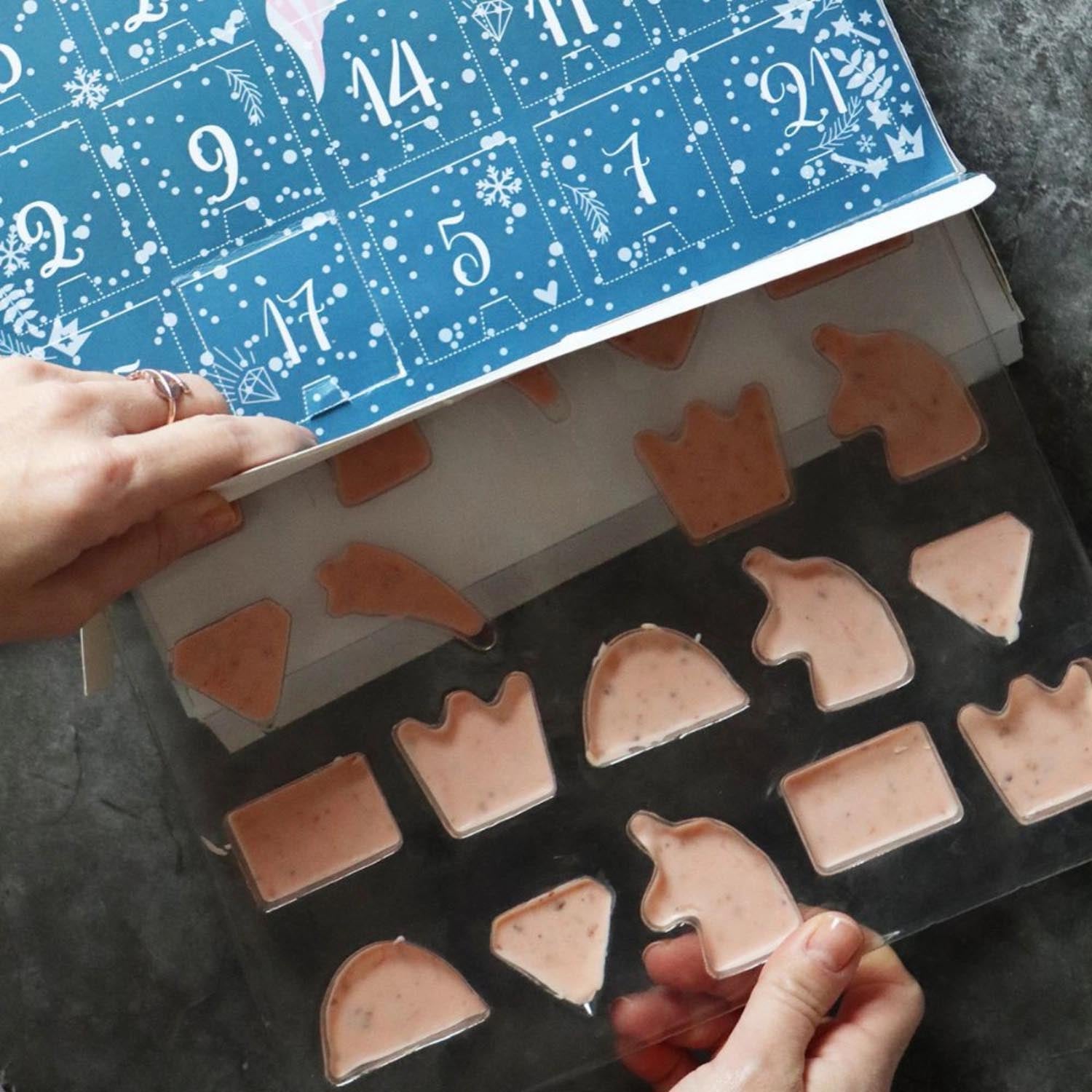 Adventskalender mit Einhorn-Schokoladenformen von Scrap Cooking – kreativer Schokospass für die magische Adventszeit.