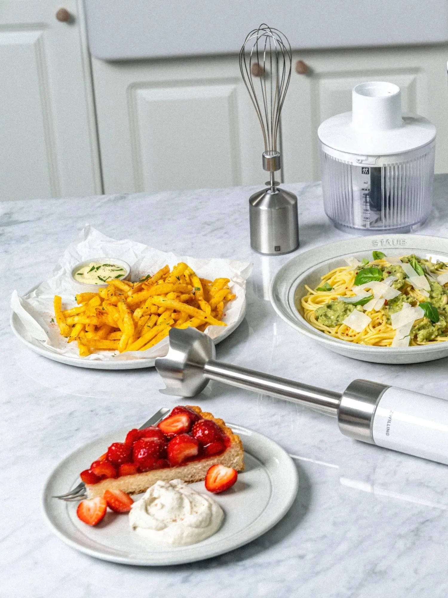 Praktischer Zwilling Enfinigy Häcksler in Weiß, perfekt für schnelles Zerkleinern und Mixen von Zutaten in Ihrer Küche.