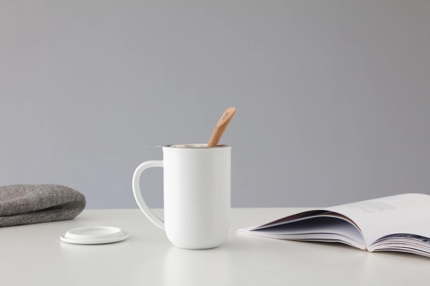 Elegante Teetasse aus weissem Porzellan, 500ml Fassungsvermögen, 14cm hoch, von Viva. Perfekt für stilvollen Teegenuss.
