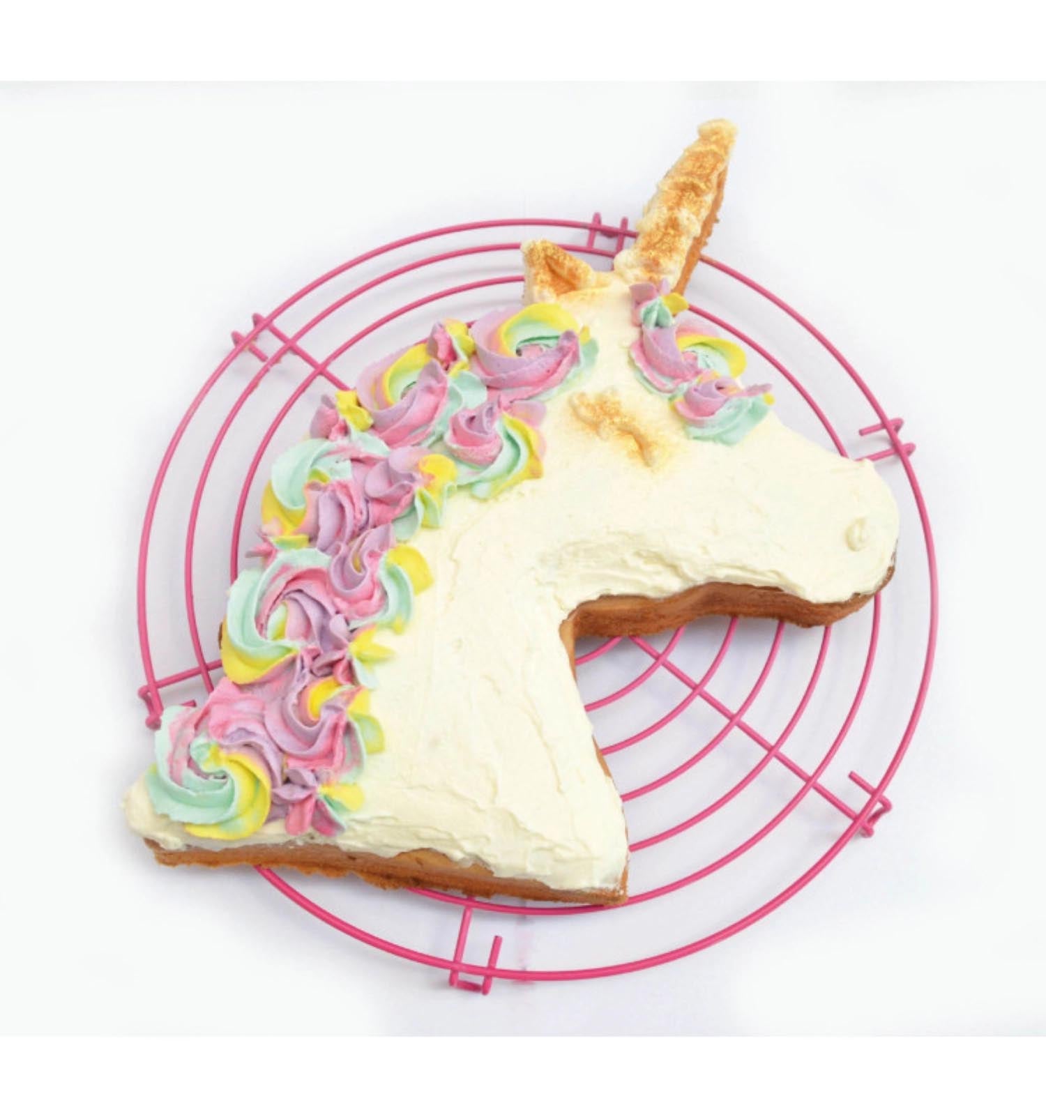 Ein DIY-Set für einen großen Einhorn-Kuchen, perfekt für Feiern und kreative Backprojekte, mit allem, was Sie brauchen.