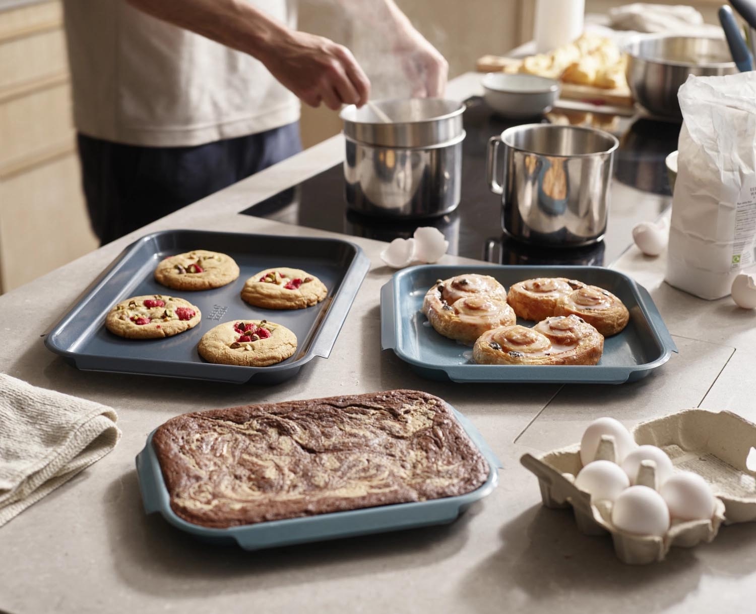 Entdecken Sie das 3er Set Nest Bake Backformen von Joseph Joseph – stapelbar, platzsparend und ideal für alle Ihre Backbedürfnisse!