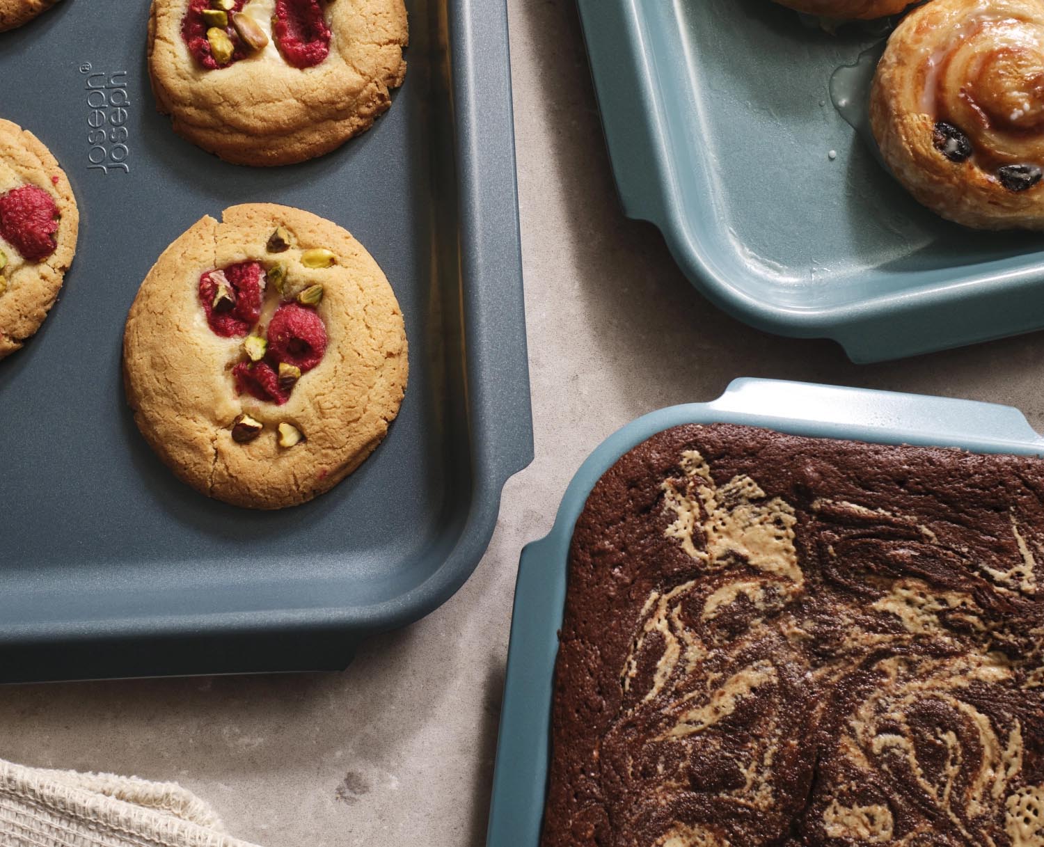 Entdecken Sie das Joseph Joseph 3er Set Nest Bake Backformen – platzsparend, antihaftbeschichtet und ideal für kreative Backprojekte in Ihrer Küche.