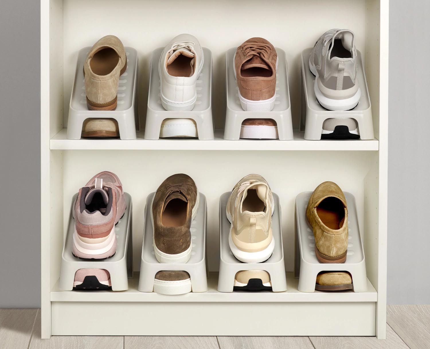 Praktisches 6er Set Schuh-Organizer von Joseph Joseph, umweltfreundlich aus recyceltem PP in Ecru, ideal für platzsparende Schuhlagerung.