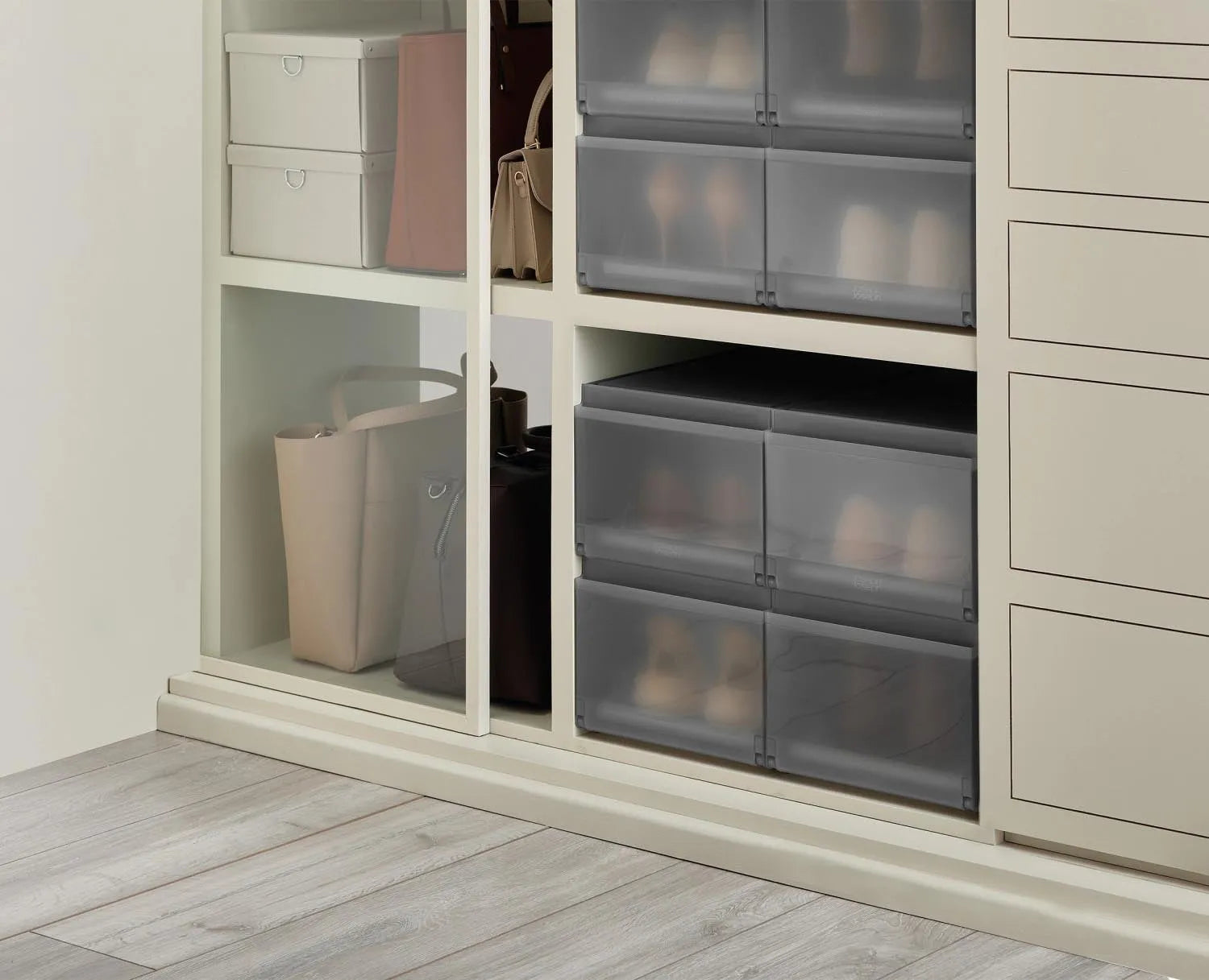 6er Set graue Schuhboxen von Joseph Joseph, stapelbar und robust, Maße 22x28x36cm, perfekt für ordentliche Schuhaufbewahrung.