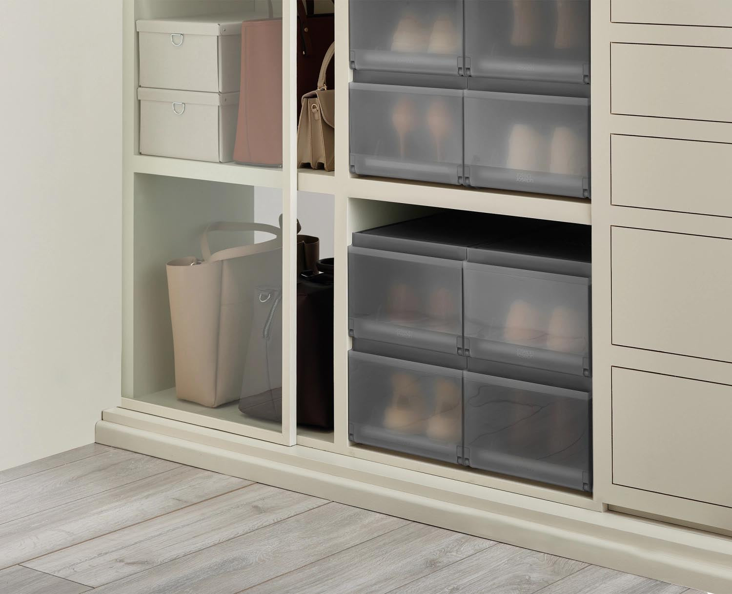 6er Set graue Schuhboxen von Joseph Joseph, stapelbar und robust, Masse 22x28x36cm, perfekt für ordentliche Schuhaufbewahrung.