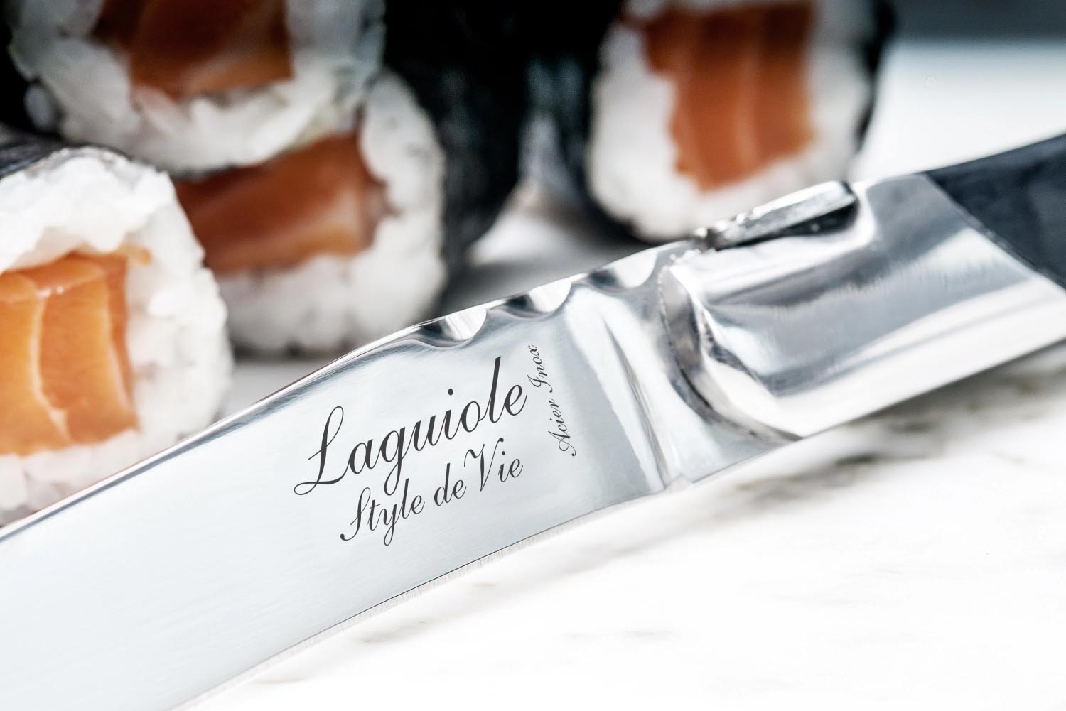 Elegante Laguiole Steakmesser aus edlem Ebenholz, ideal für stilvolle Dinner. Hochwertige Klingen für müheloses Schneiden von Fleisch.