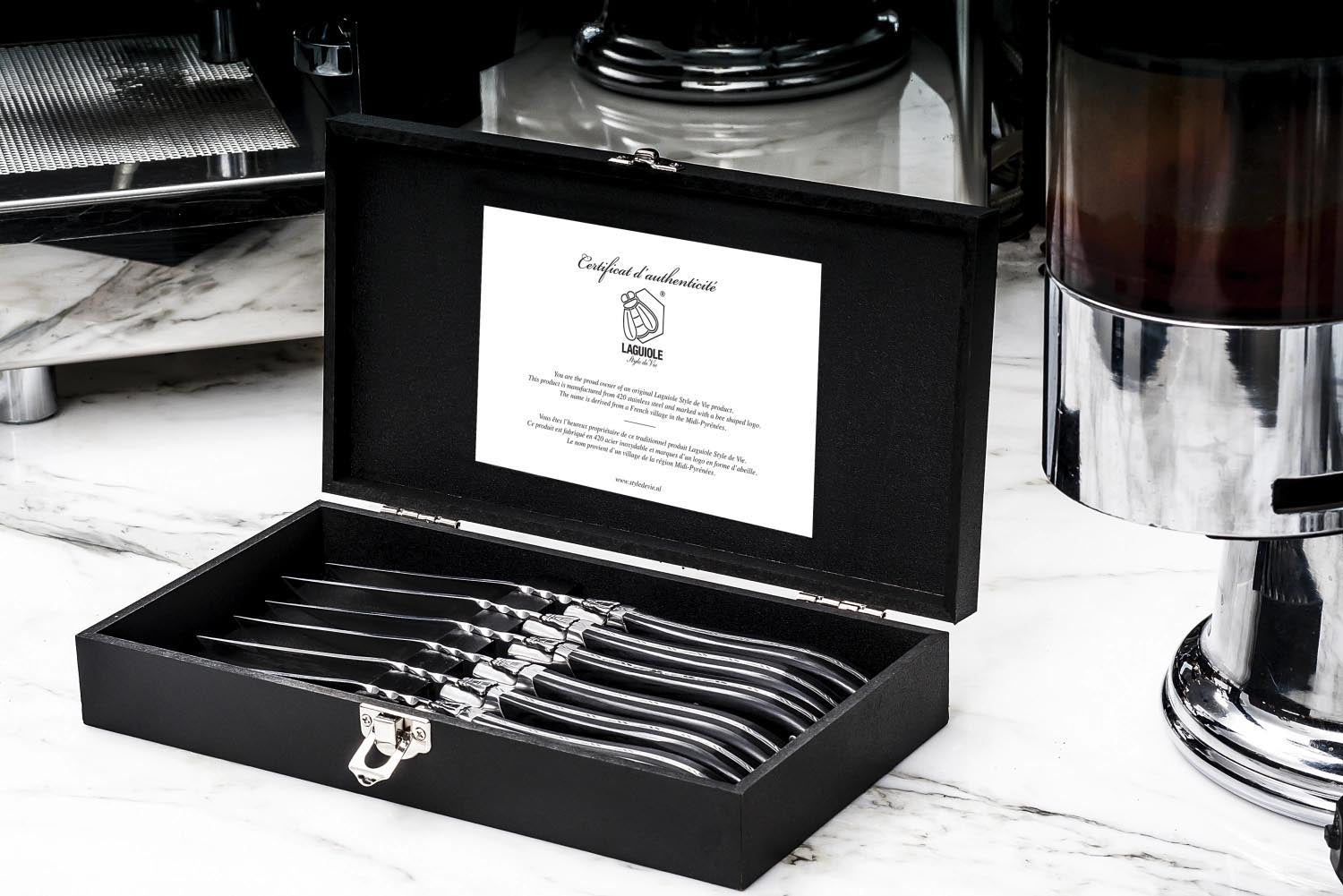 Luxuriöses Laguiole Steakmesser mit edlem Ebenholzgriff, präzise gefertigt, perfekt für anspruchsvolle Geniesser.
