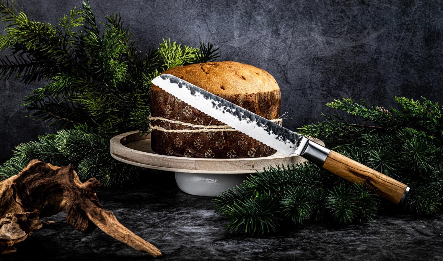 Das Forged Olive Brotmesser 20cm kombiniert eine scharfe Klinge mit einem stilvollen Olivenholzgriff für müheloses Schneiden.