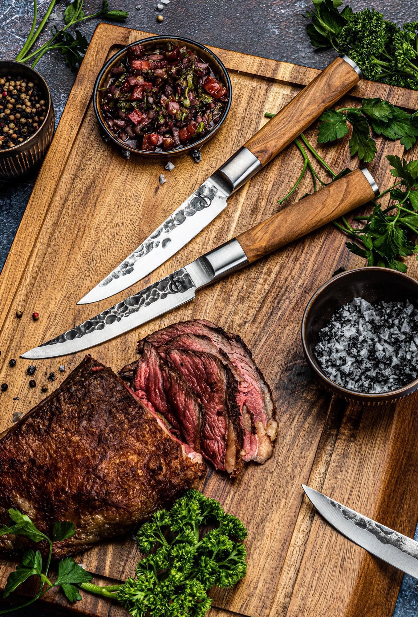 Hochwertiges Forged Olive Steakmesser mit 10cm Klinge, perfekt für Fleisch, edles Design und präzise Schneidleistung.