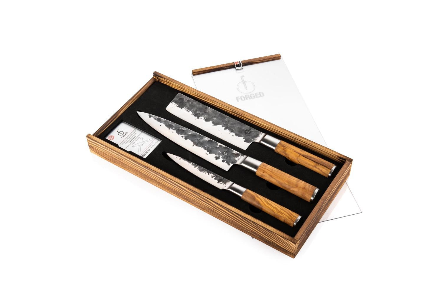 Hochwertiges 3-teiliges Messerset von Forged mit edlen Olivenholzgriffen, perfekt für präzises Schneiden und Kochenthusiasten.