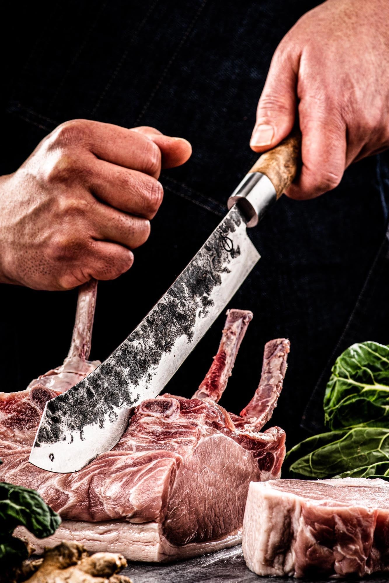 Das Forged VG10 Metzgermesser 25cm bietet eine scharfe, langlebige Klinge aus hochwertigem VG10-Stahl für exakte Schnitte.