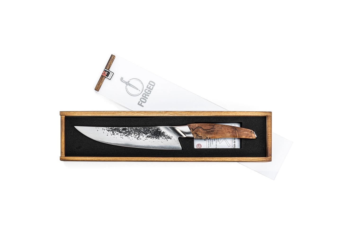 Das Forged Katai Kochmesser 20cm besticht durch seine scharfe Klinge und edle Optik, perfekt für präzises Arbeiten in der Küche.