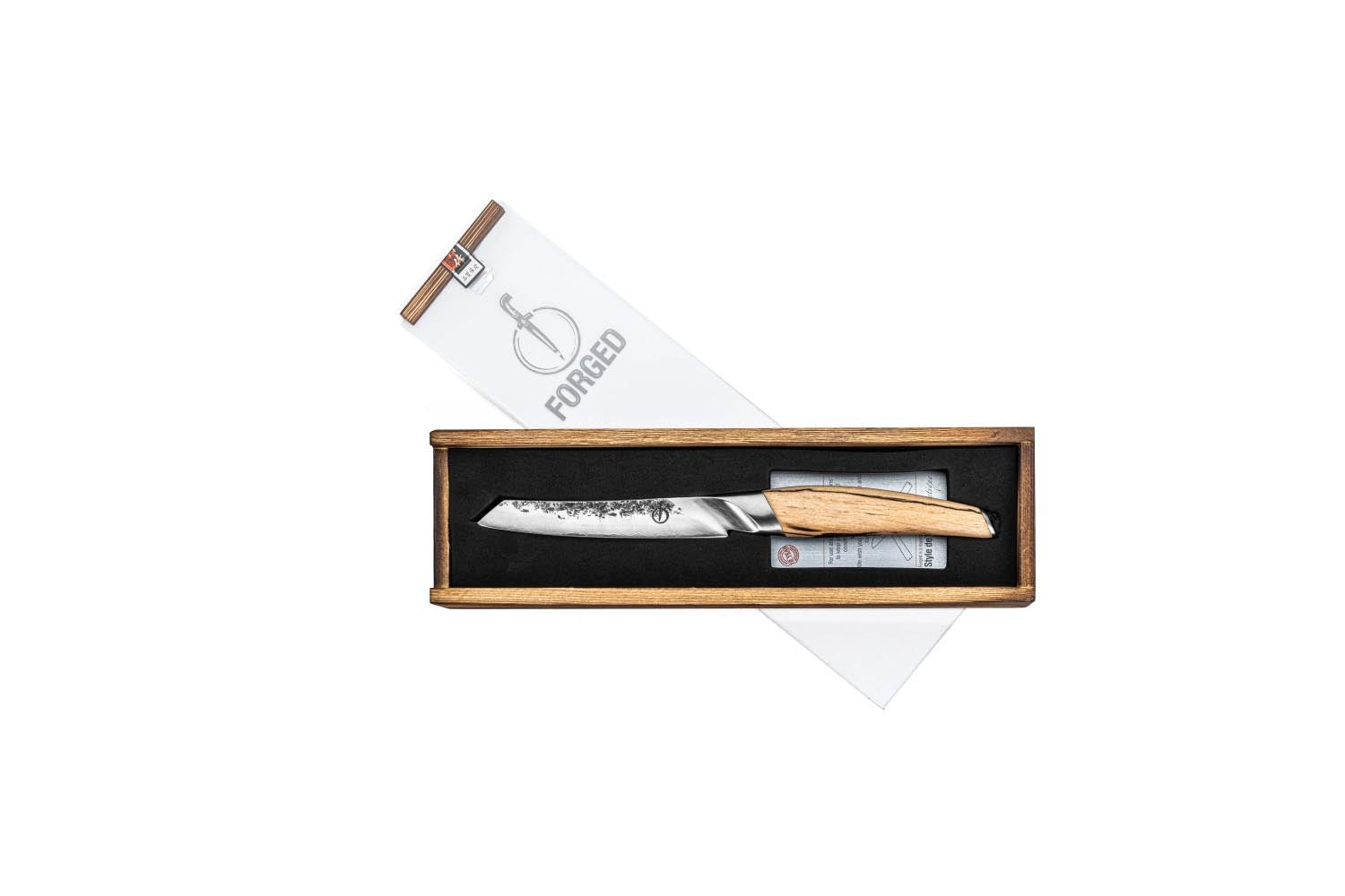 Das Forged Katai Universalmesser 13cm bietet Präzision und Eleganz, perfekt für vielseitige Küchenaufgaben.