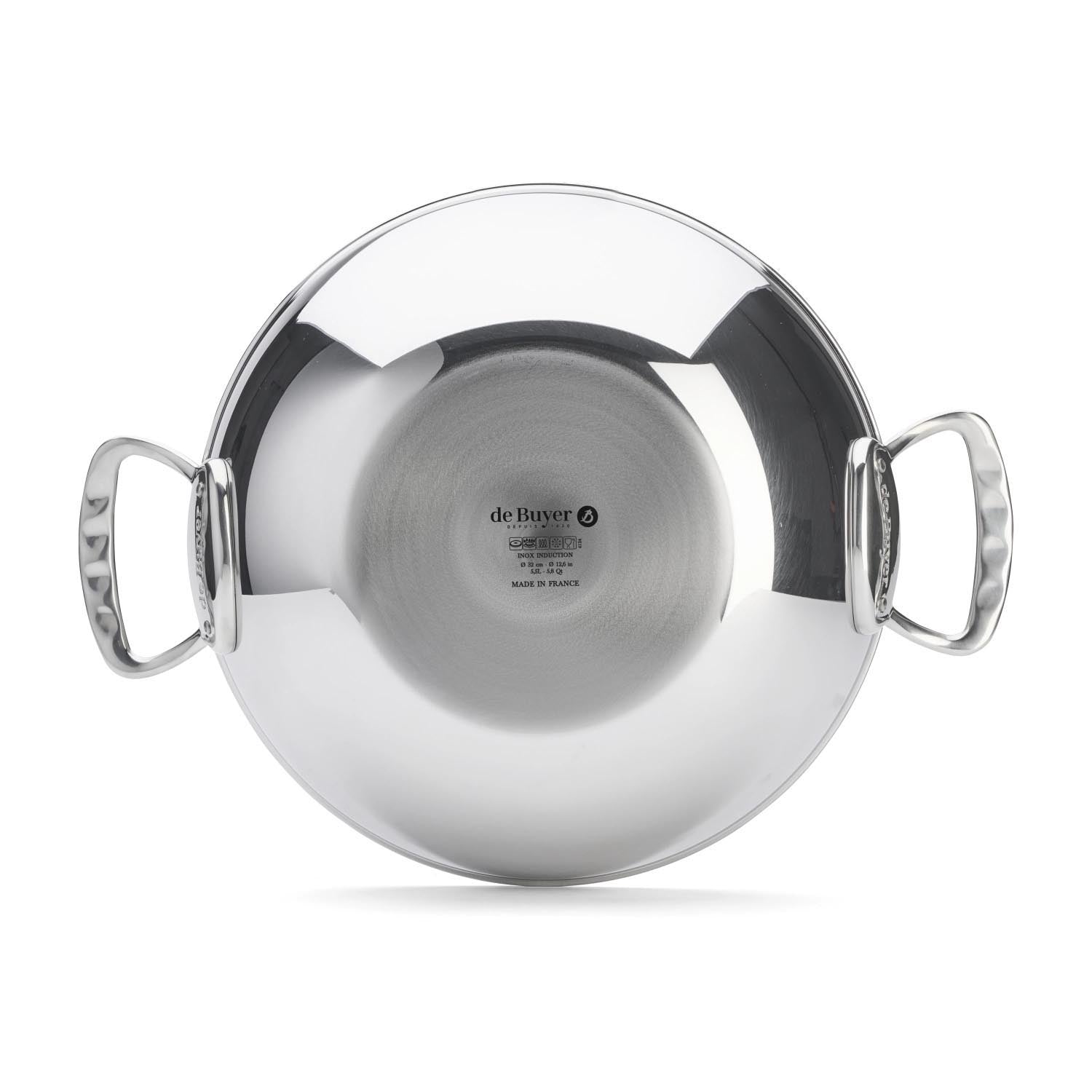 Eleganter Edelstahl-Wok von de Buyer, 32 cm, mit zwei Griffen, perfekt für gleichmässiges Garen und vielseitige Kochmöglichkeiten.
