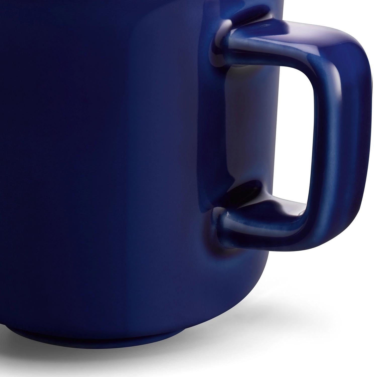 Elegantes 2er Set Kaffeetassen, 370ml, aus kobaltblauem Glas von LSA. Perfekt für stilvollen Kaffeegenuss und modernes Design.