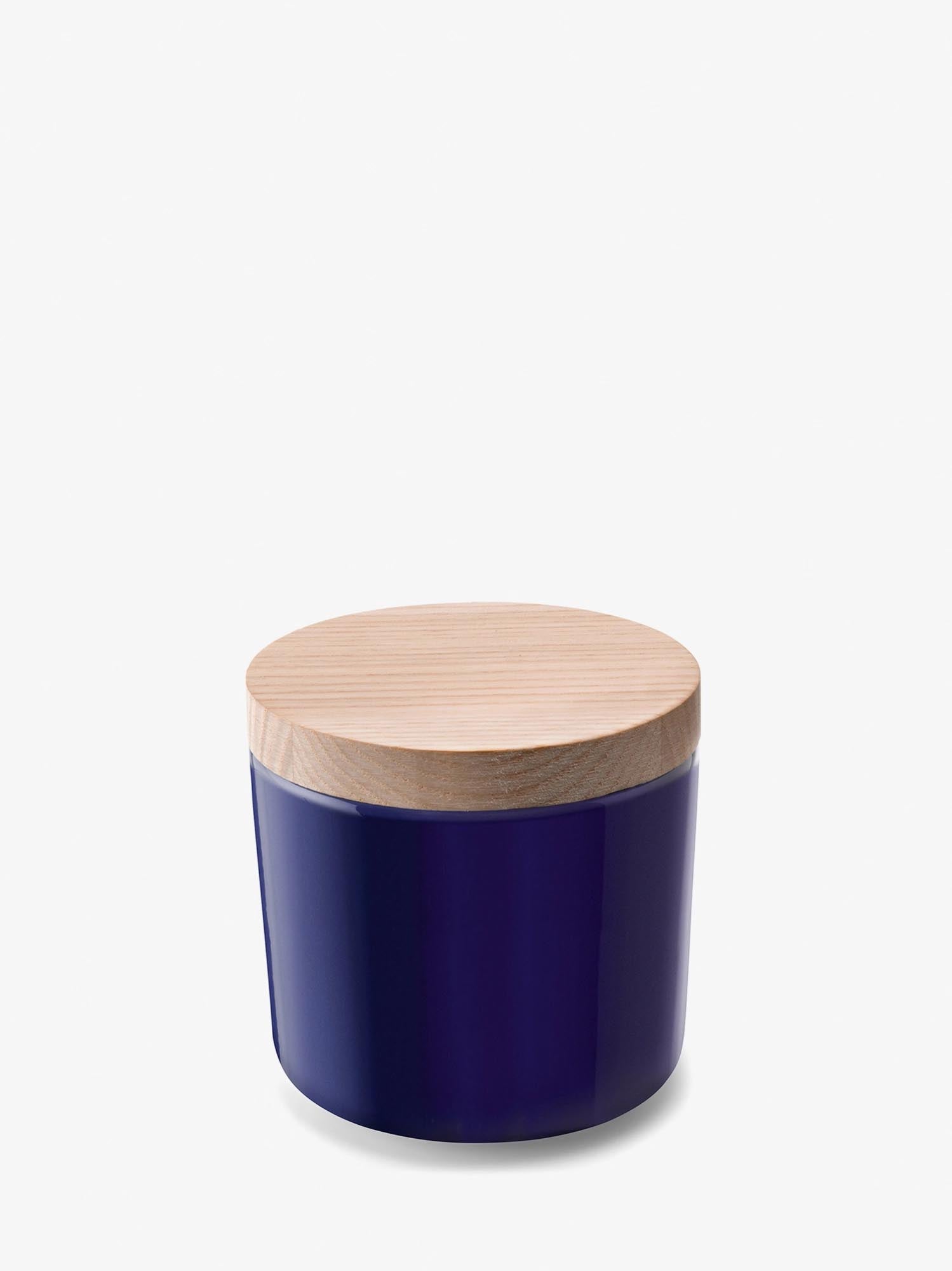 Elegante Dose aus Glas mit Esche-Deckel, Höhe 8,5 cm, von LSA. Ideal für stilvolle Aufbewahrung und Dekoration.
