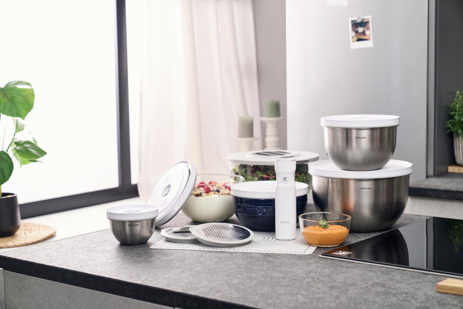 Die ZWILLING Fresh & Save Vakuumschüssel M aus Glas bietet innovative Lebensmittelaufbewahrung, hält Speisen bis zu fünfmal länger frisch und ist perfekt zum Zubereiten und Servieren.