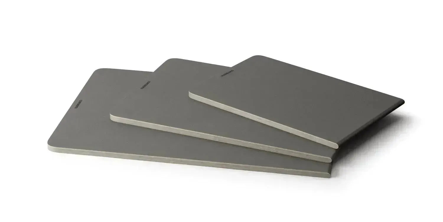 Robustes graues Schneidebrett von Continenta, 29.5x20x0.7 cm, langlebig und hygienisch, ideal für die Küchenarbeit.