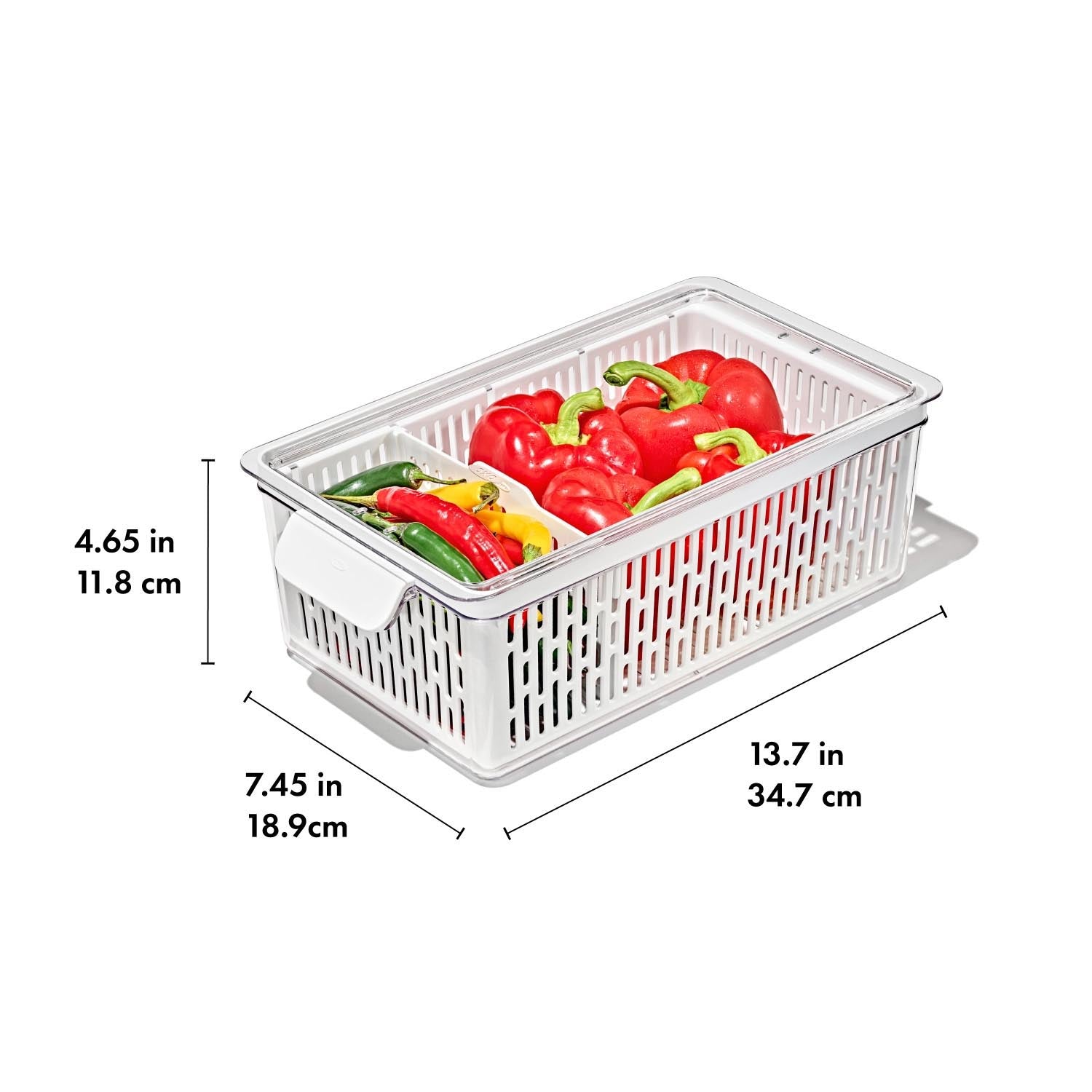 Die OXO Good Grips Frischhaltebox (35.1x18.9x11.8cm) bewahrt Obst und Gemüse länger frisch mit Belüftung und integriertem Abtropfgitter.