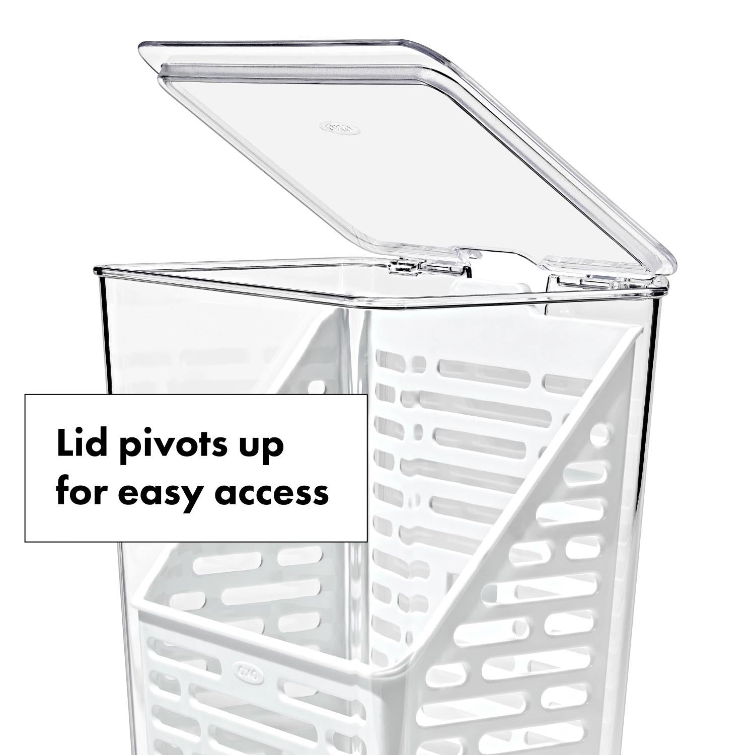 Die OXO Good Grips Frischhaltebox für Kräuter sorgt für längere Frische. Maße: 15.24x11.4x28.7cm. Praktisch und effizient.
