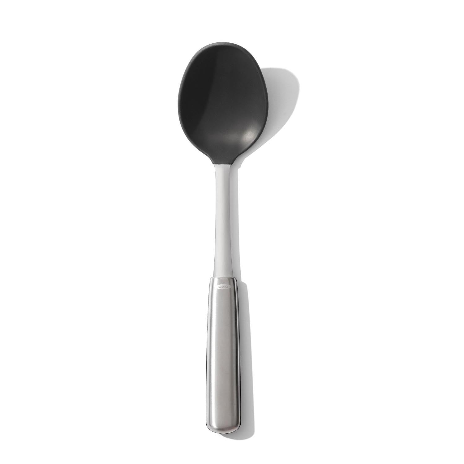 Good Grips Steel Schöpflöffel Silikon in Schwarz präsentiert im Onlineshop von KAQTU Design AG. Kochbesteck ist von OXO