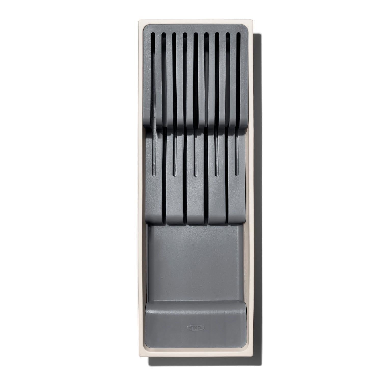 Der OXO Good Grips Messerorganizer für Schubladen bietet eine sichere, platzsparende Lösung zur Aufbewahrung Ihrer Messer und schützt Klingen und Hände.
