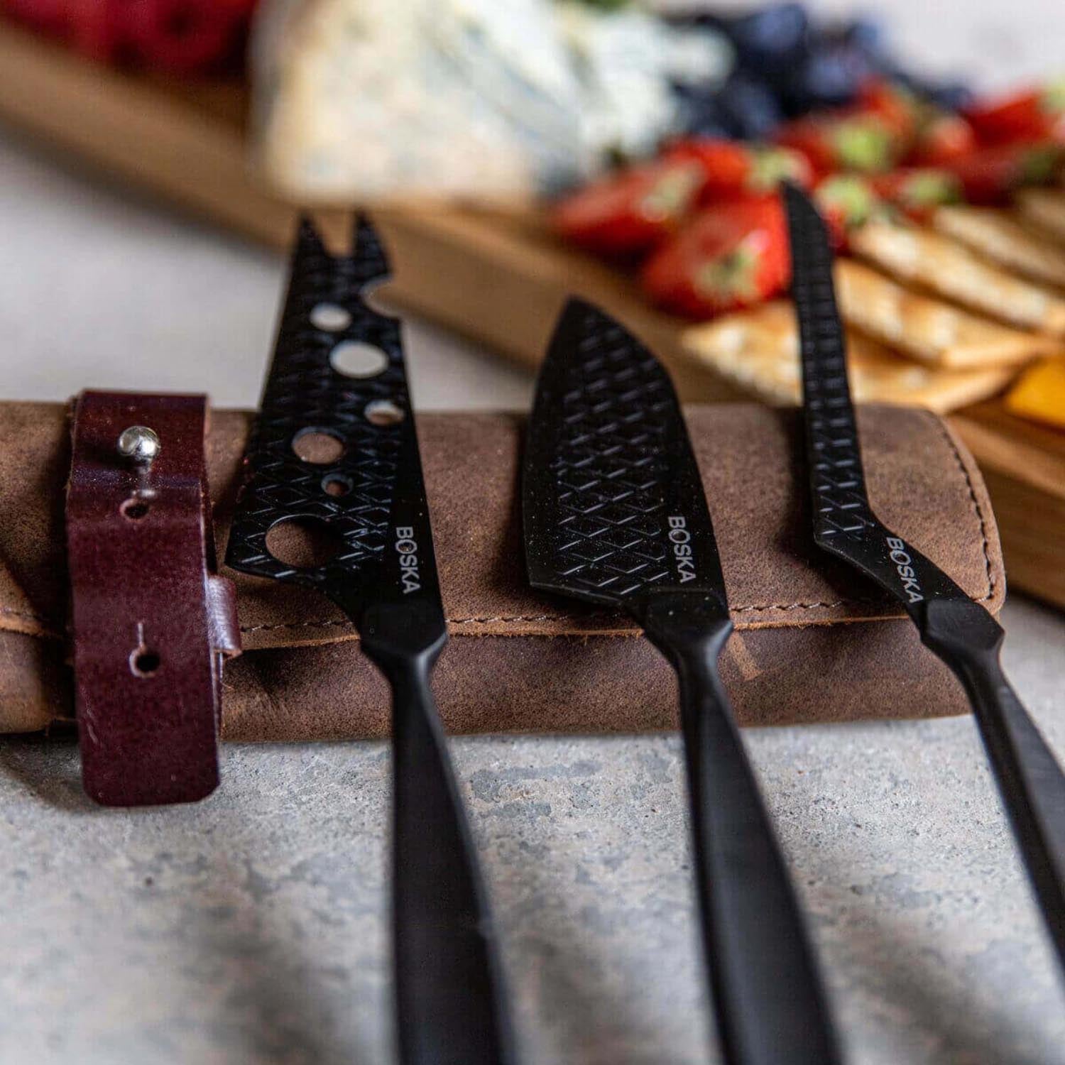 Elegantes Käsemesser-Set Monaco+ Schwarz von Boska, ideal für Käseliebhaber, mit hochwertigem Design und Funktionalität.