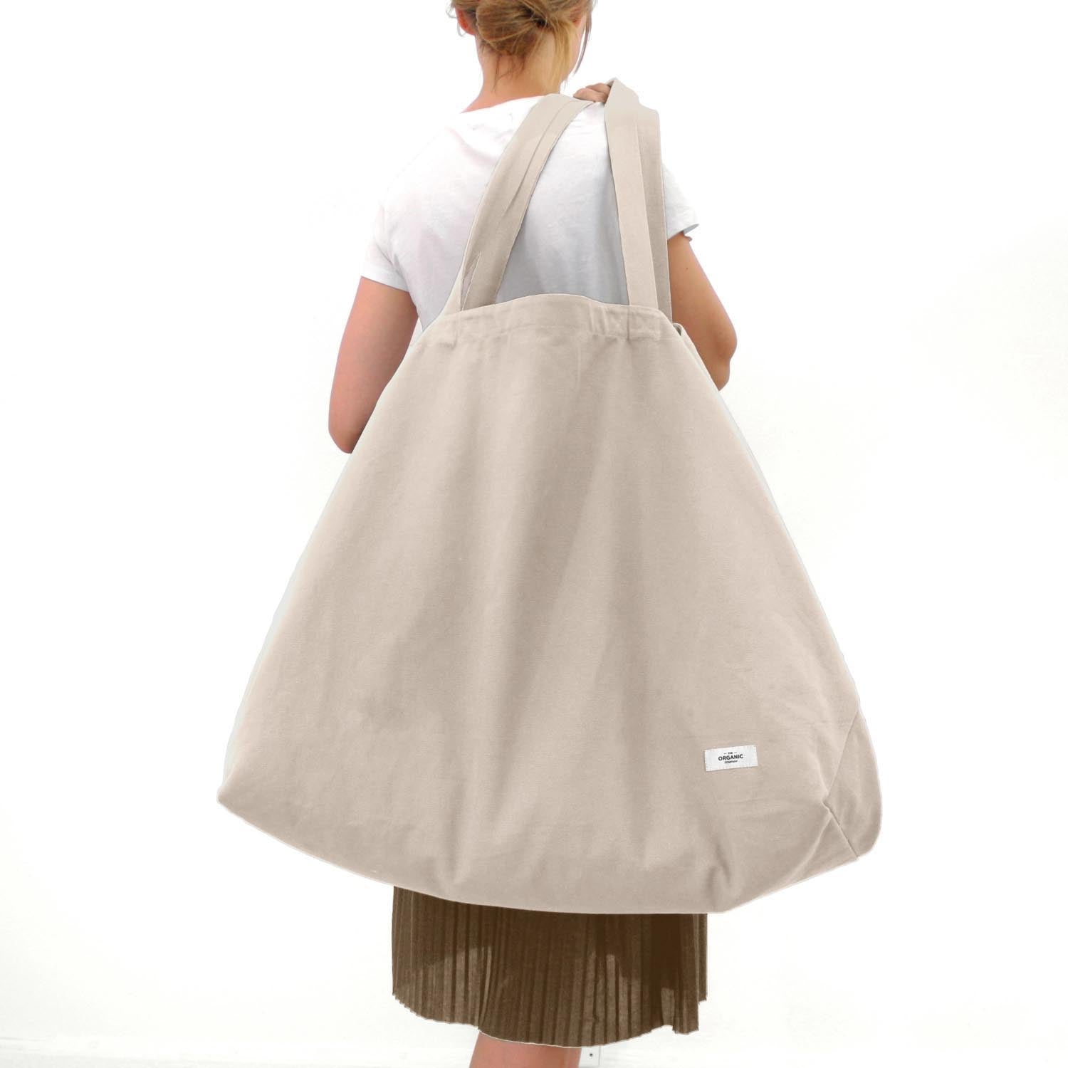 Geräumige Tasche aus Biobaumwolle, 35x45x90cm, in der Farbe Stone, ideal für vielseitige Anwendungen, nachhaltig und stilvoll.