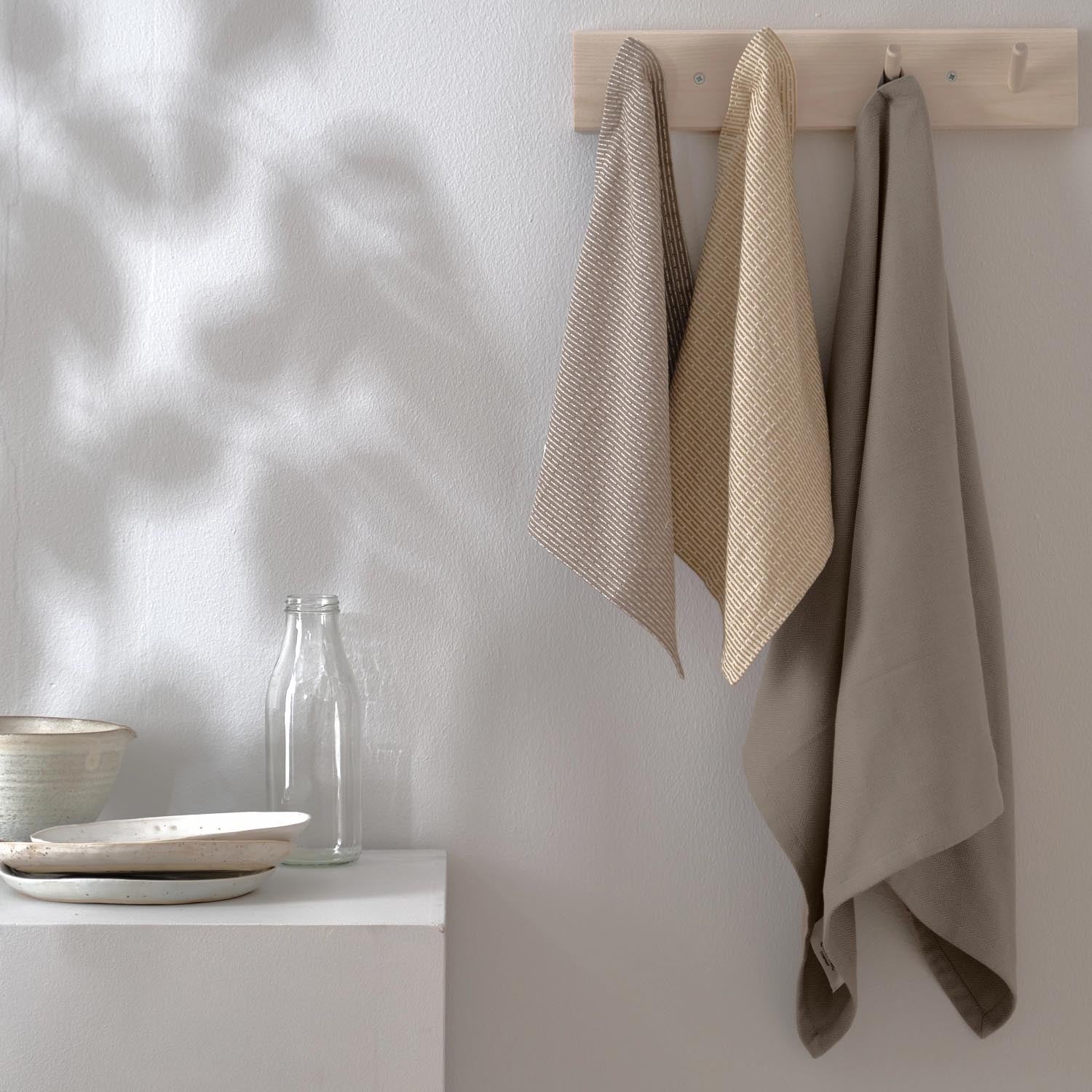 Set aus 3 Geschirr- und Spültüchern (53x86 cm) aus Bio-Baumwolle, nachhaltig und stilvoll, von The Organic Company.