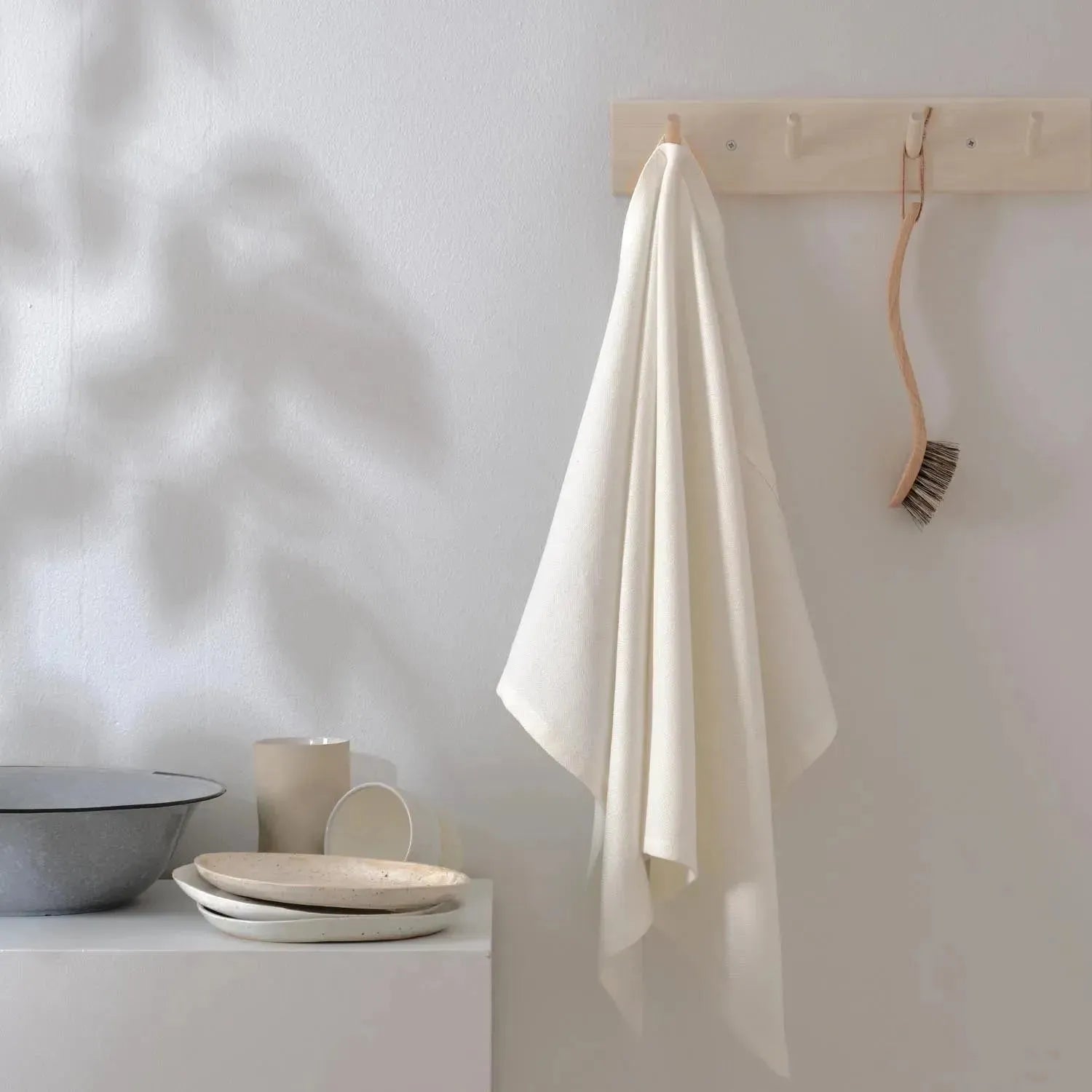 Nachhaltiges Geschirrtuch aus Bio-Baumwolle, 53x86cm, in natürlichem Weiß, umweltfreundlich und elegant von The Organic Company.