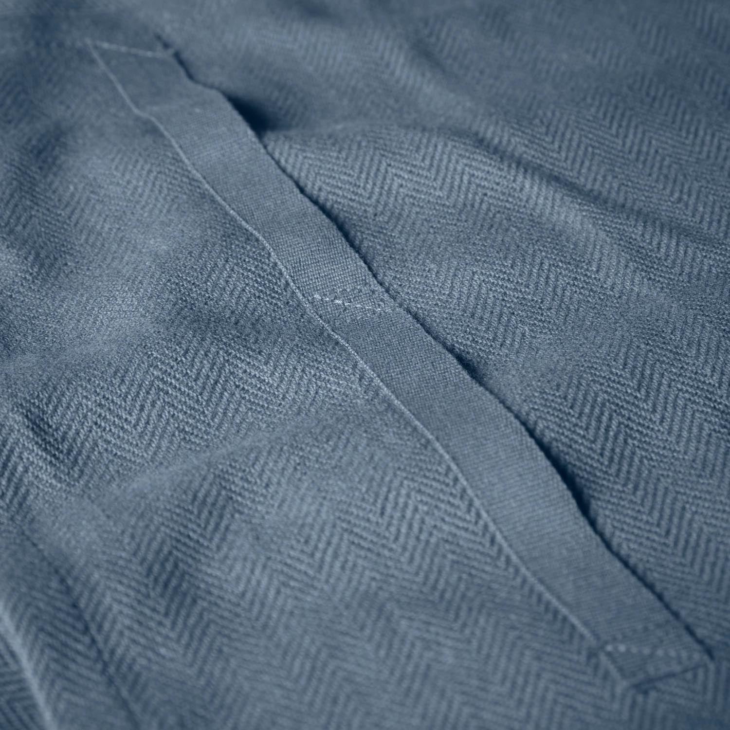 Elegantes Geschirrtuch aus Bio-Baumwolle, 53x86cm, in modernem Grau-Blau, nachhaltig hergestellt von The Organic Company.