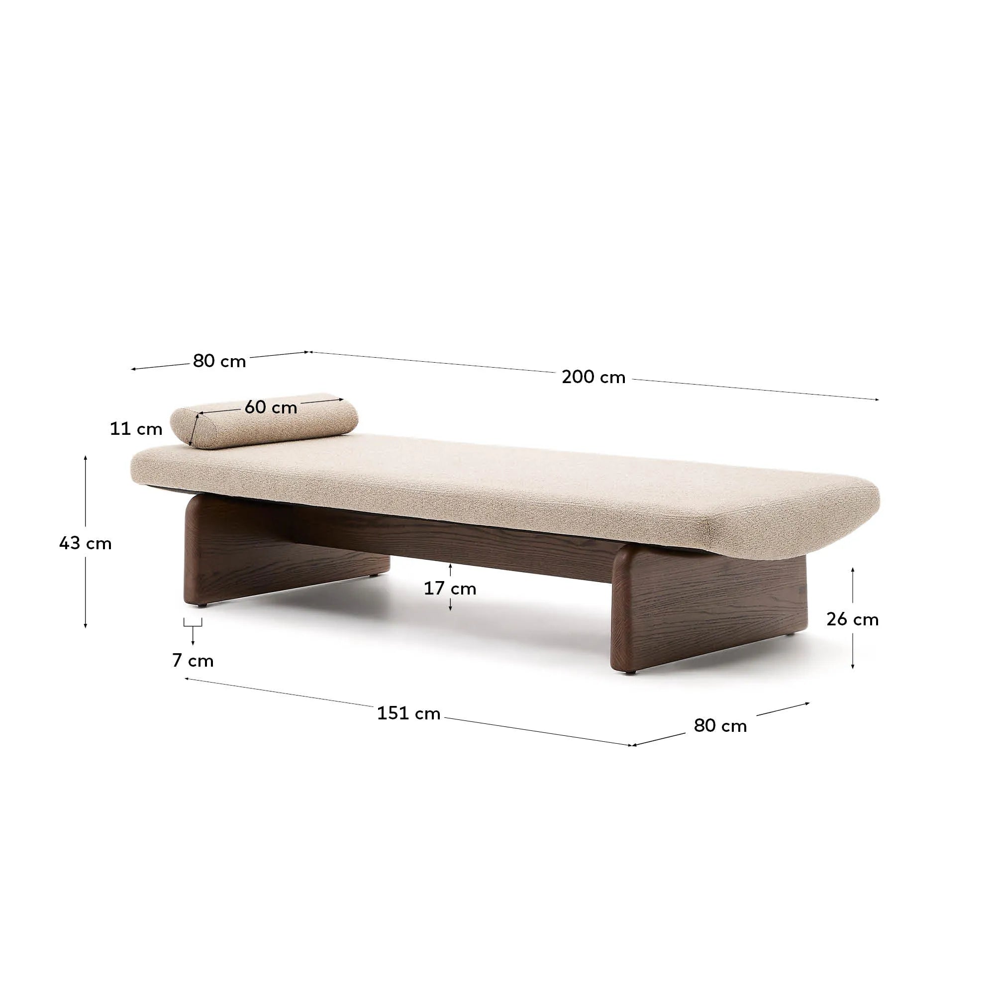Stilvolle Chaiselongue Topaz aus beigem Chenille, massivem Eschenholz mit Walnuss-Finish, 200 cm, FSC 100%, von Kave Home.
