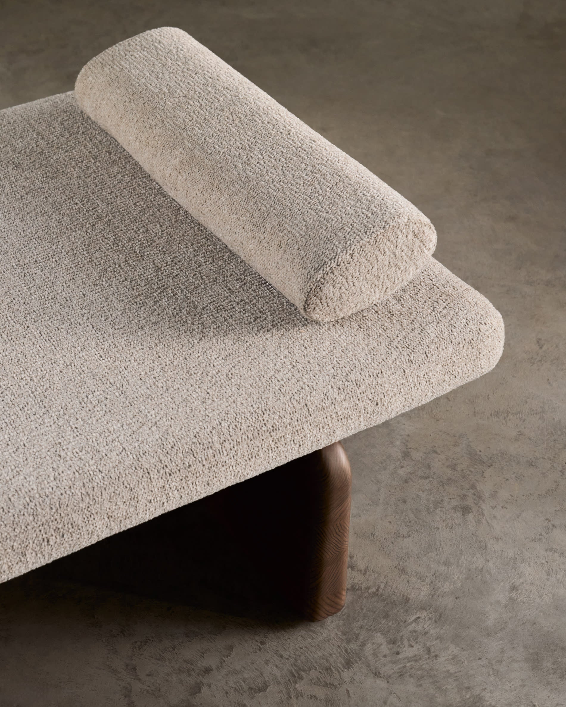 Chaiselongue Topaz aus beigefarbenem Chenille und massivem Eschenholz mit Walnuss-Finish 2
