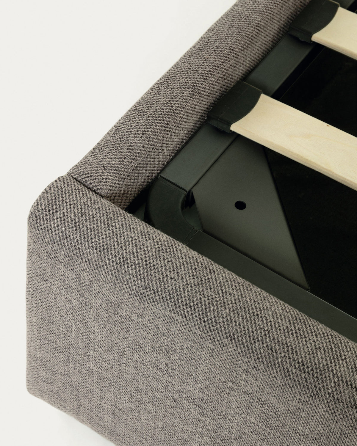 Nahiri Bett mit Stauraum in Grau für Matratze 150 x 200 cm in Grau präsentiert im Onlineshop von KAQTU Design AG. Bett ist von Kave Home