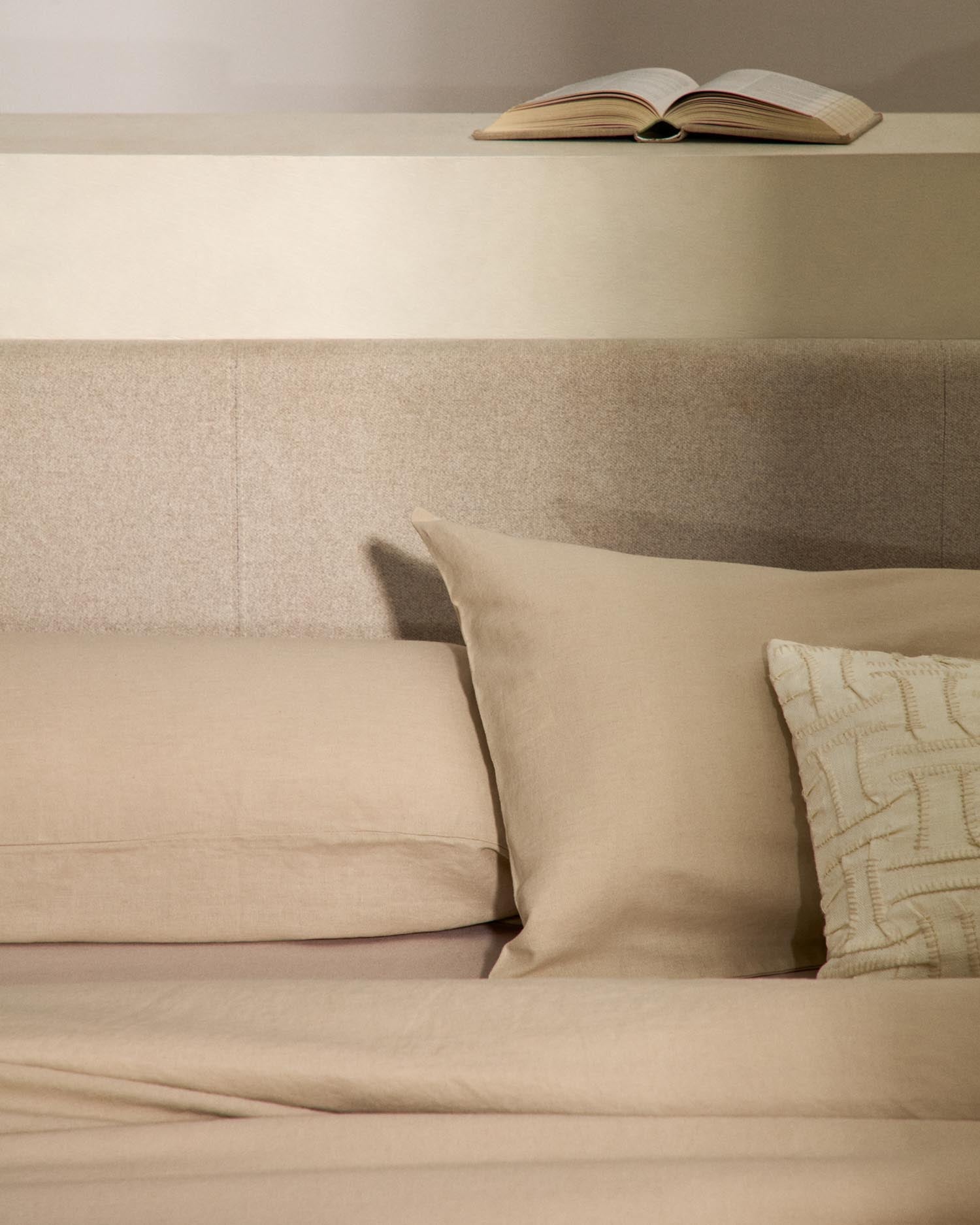 Bett mit Bettkasten Nahiri in beiger Chenille für Matratzen 160 x 200 cm in Beige präsentiert im Onlineshop von KAQTU Design AG. Bett ist von Kave Home