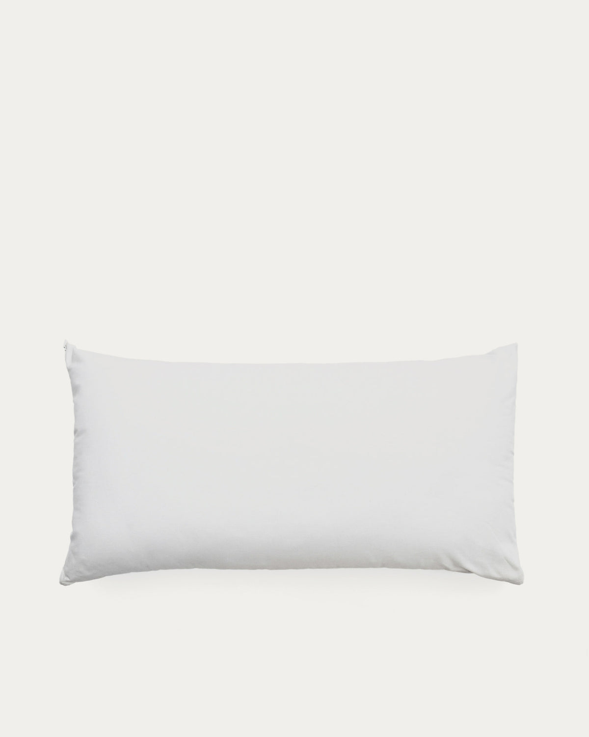 Kopfkissen Duca aus 10% Daunen und 90% Federn 90 x 40 cm hergestellt in Spanien in Weiss präsentiert im Onlineshop von KAQTU Design AG. Kissen ist von Kave Home