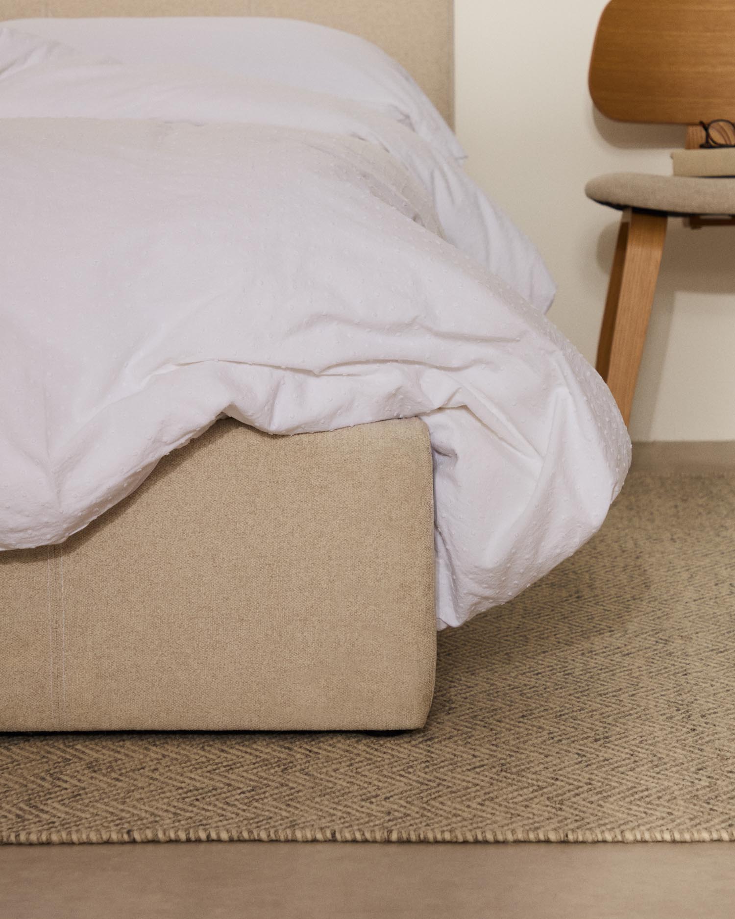 Bett mit Bettkasten Nahiri in beiger Chenille für Matratzen 90 x 200 cm in Beige präsentiert im Onlineshop von KAQTU Design AG. Bett ist von Kave Home