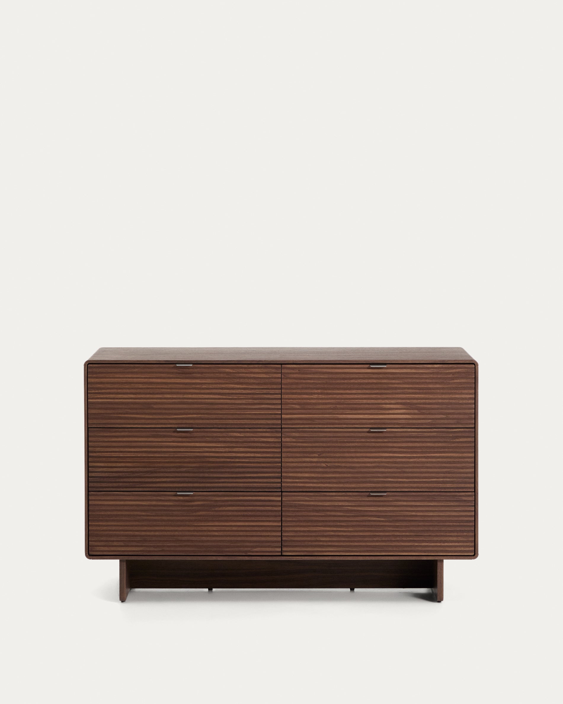 Kommode Norlen in Nussbaumfurnier mit 6 Schubladen, FSC Mix Credit, 112 x 73 cm in Dunkelbraun präsentiert im Onlineshop von KAQTU Design AG. Kommode ist von Kave Home