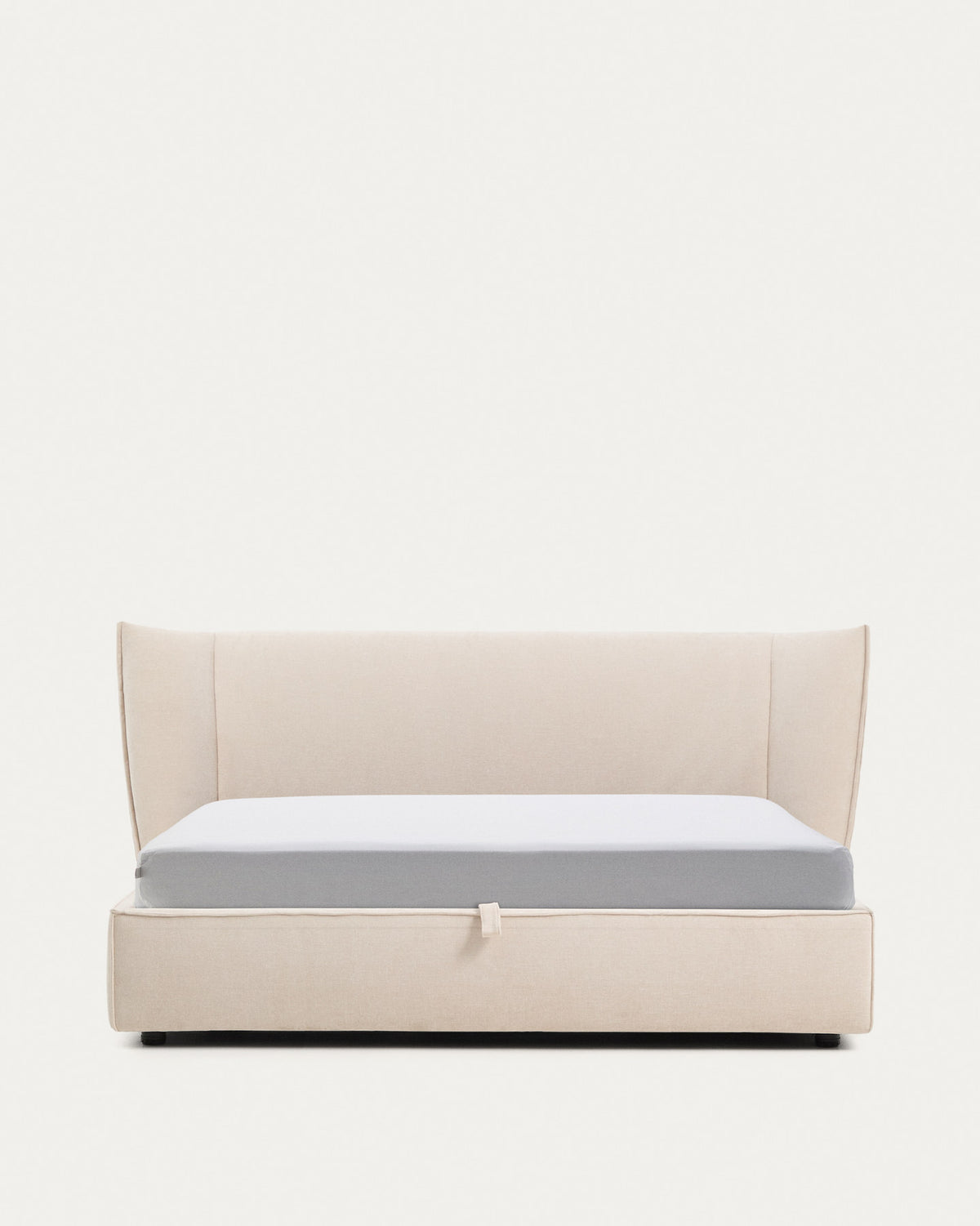 Bett Arvian von Kave Home mit beigem Chenille-Bezug, gepolstertem Kopfteil und Stahlgestell, Klappbettkasten für Matratze 180x200cm.