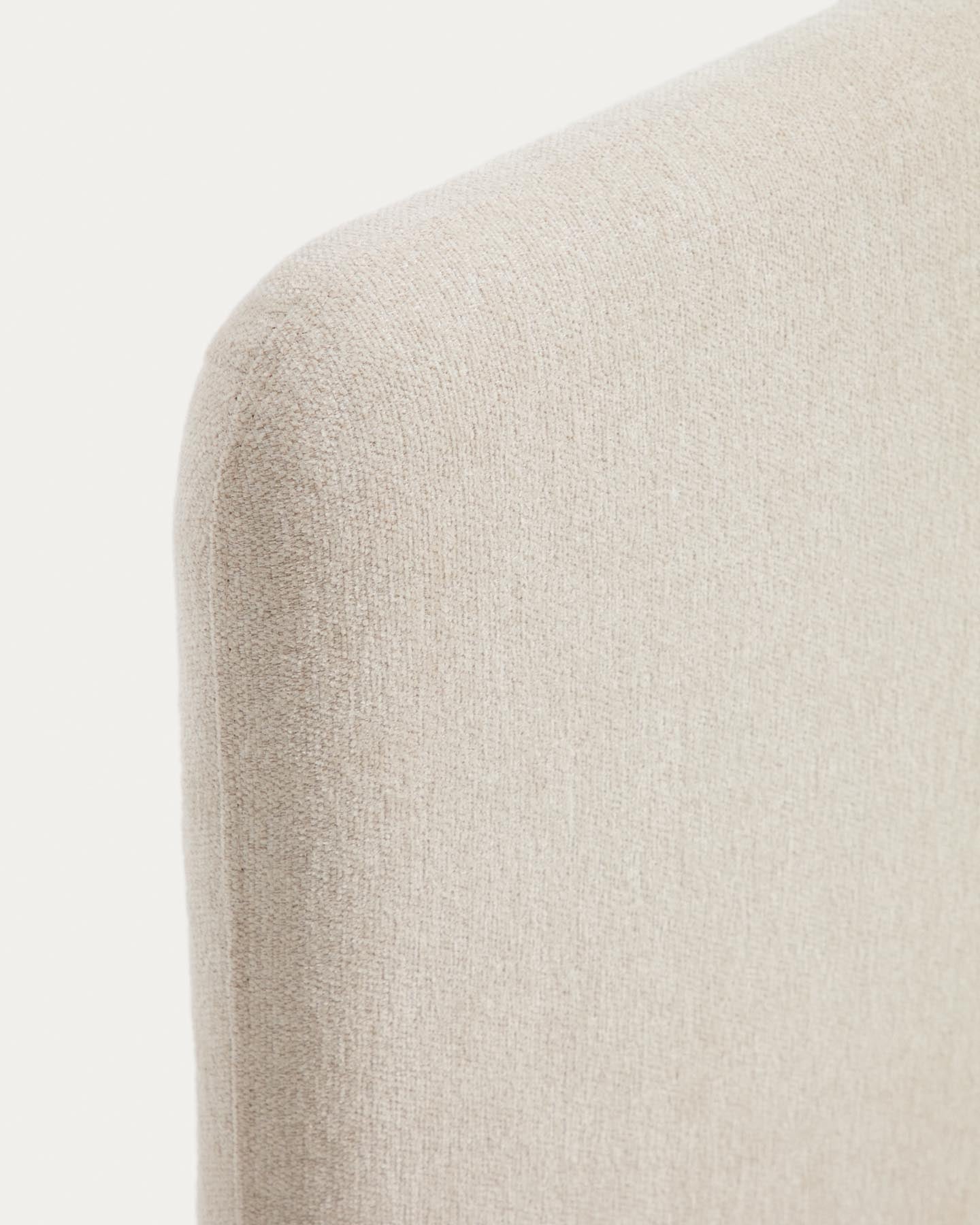 Bett Selven in beiger Chenille für Matratzen 180 x 200 cm in Beige präsentiert im Onlineshop von KAQTU Design AG. Bett ist von Kave Home