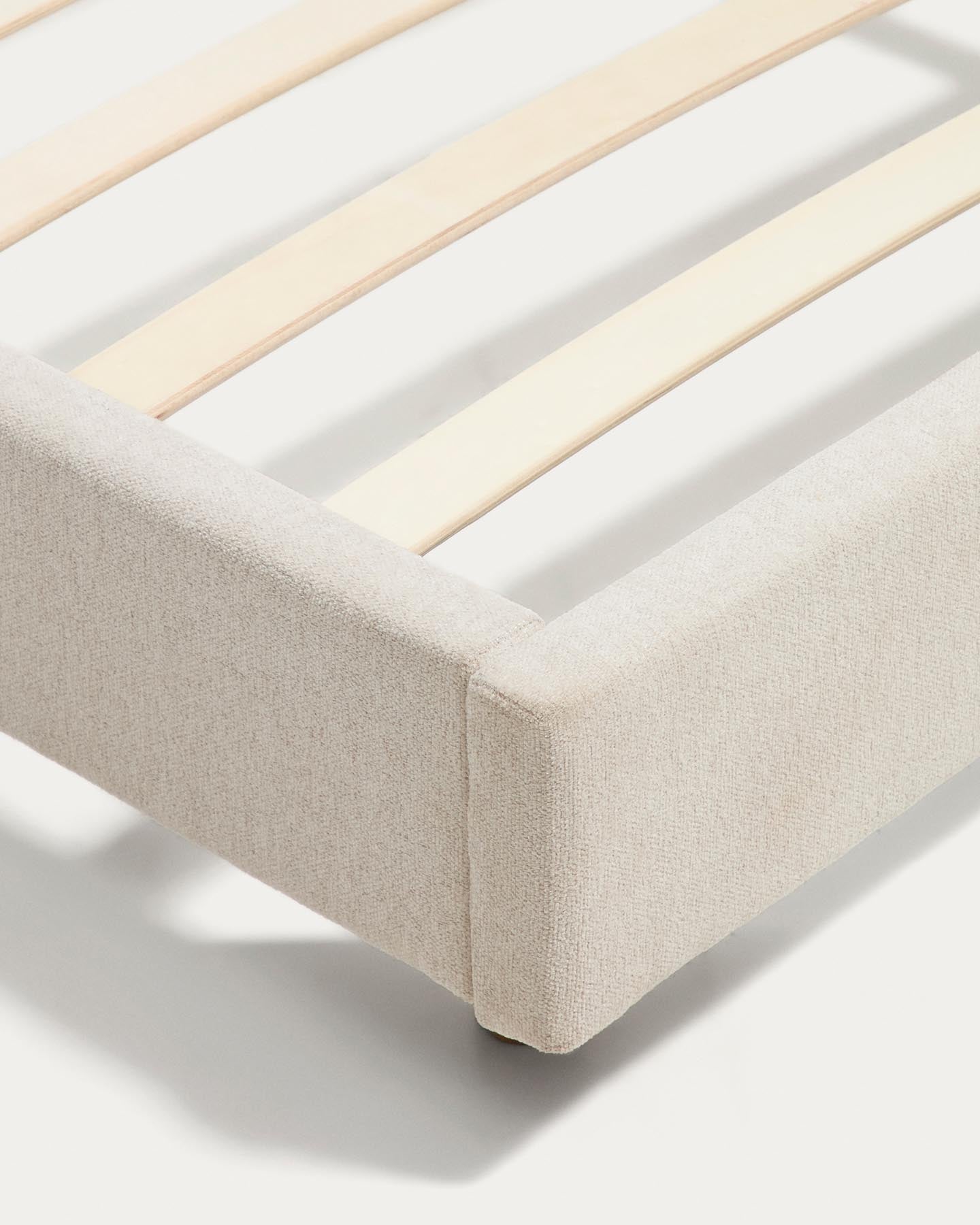 Bett Selven in beiger Chenille für Matratzen 90 x 200 cm in Beige präsentiert im Onlineshop von KAQTU Design AG. Bett ist von Kave Home