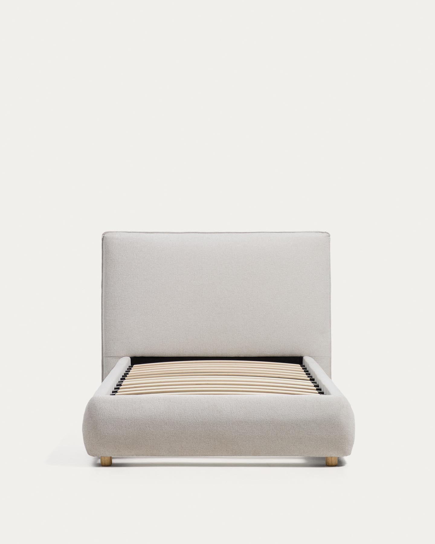 Bett Elerio mit ecrufarbener Chenille für Matratzengrösse 90 x 200 cm in Ecru präsentiert im Onlineshop von KAQTU Design AG. Bett ist von Kave Home