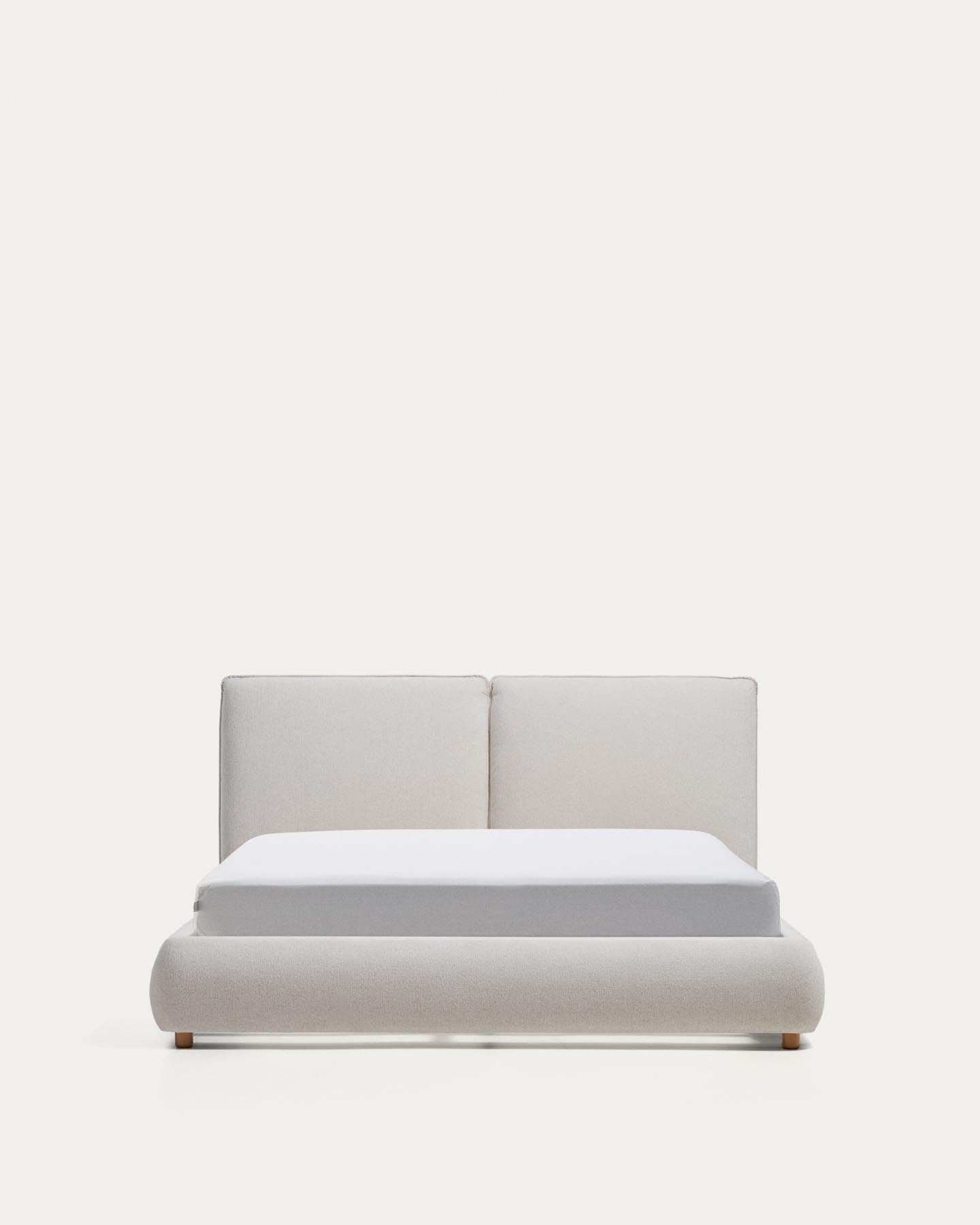 Bett Elerio mit ecrufarbener Chenille für Matratzengrösse 150 x 200 cm in Ecru präsentiert im Onlineshop von KAQTU Design AG. Bett ist von Kave Home