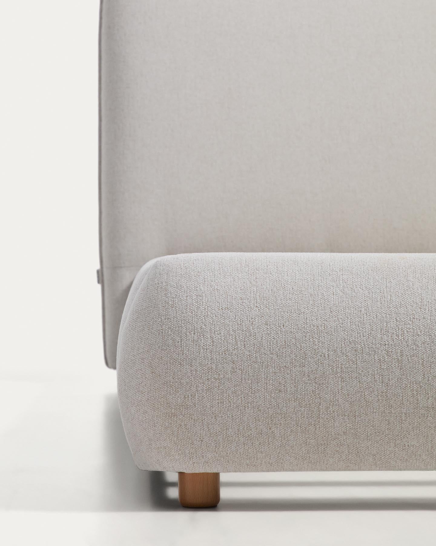 Bett Elerio mit ecrufarbener Chenille für Matratzengrösse 150 x 200 cm in Ecru präsentiert im Onlineshop von KAQTU Design AG. Bett ist von Kave Home