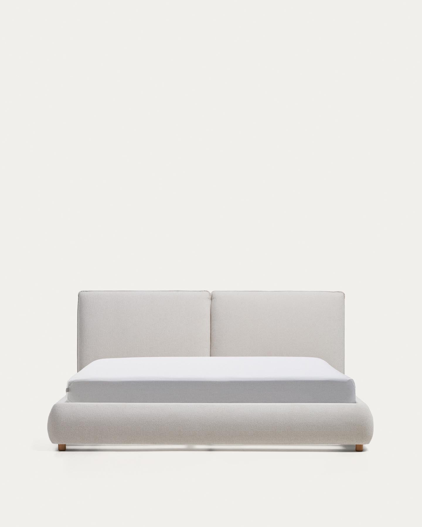 Bett Elerio mit ecrufarbener Chenille für Matratzengrösse 180 x 200 cm in Ecru präsentiert im Onlineshop von KAQTU Design AG. Bett ist von Kave Home