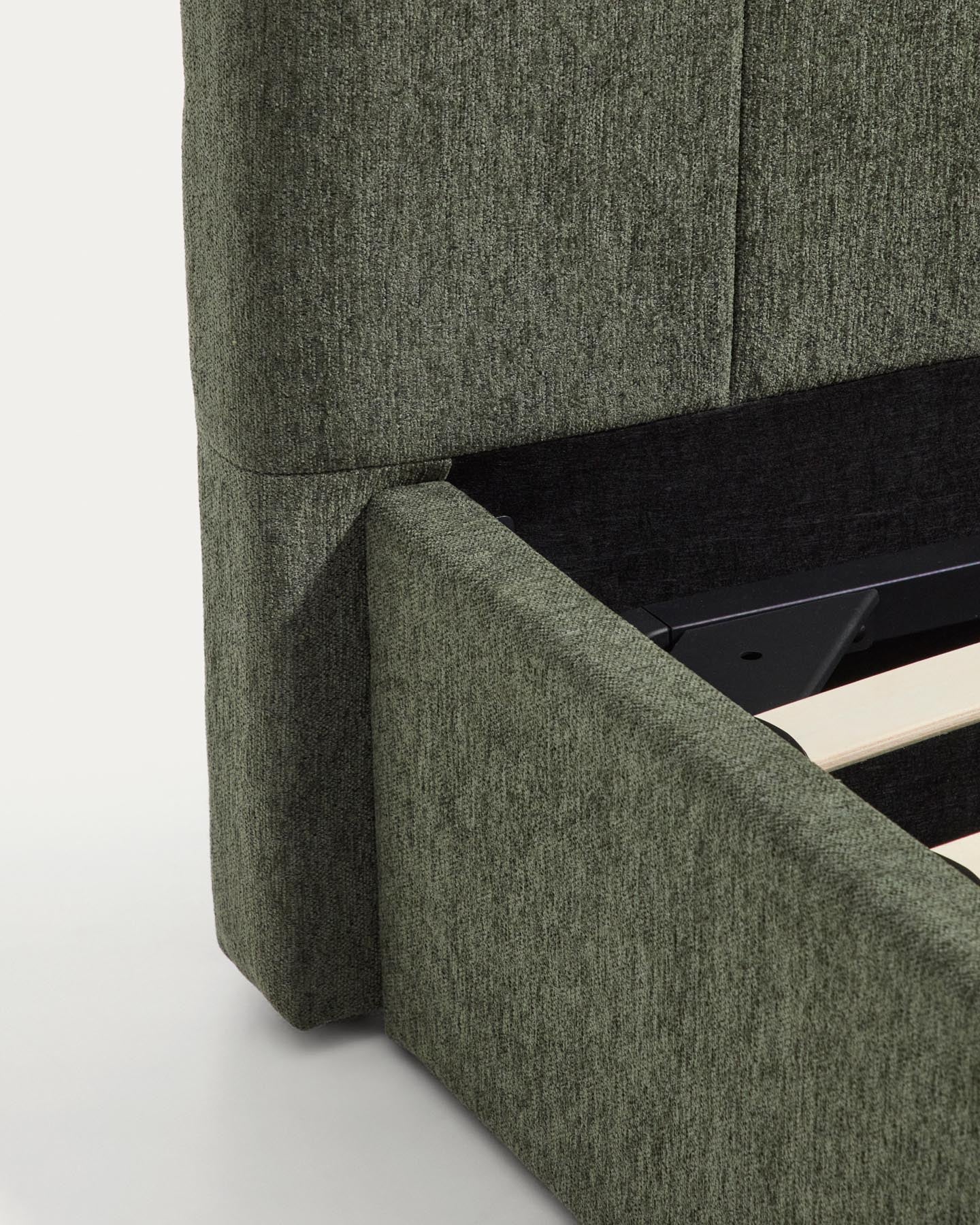 Bett mit klappbarem Bettkasten Darnela in moosgrüner Chenille für Matratzen 90 x 200 cm in Grün präsentiert im Onlineshop von KAQTU Design AG. Bett ist von Kave Home