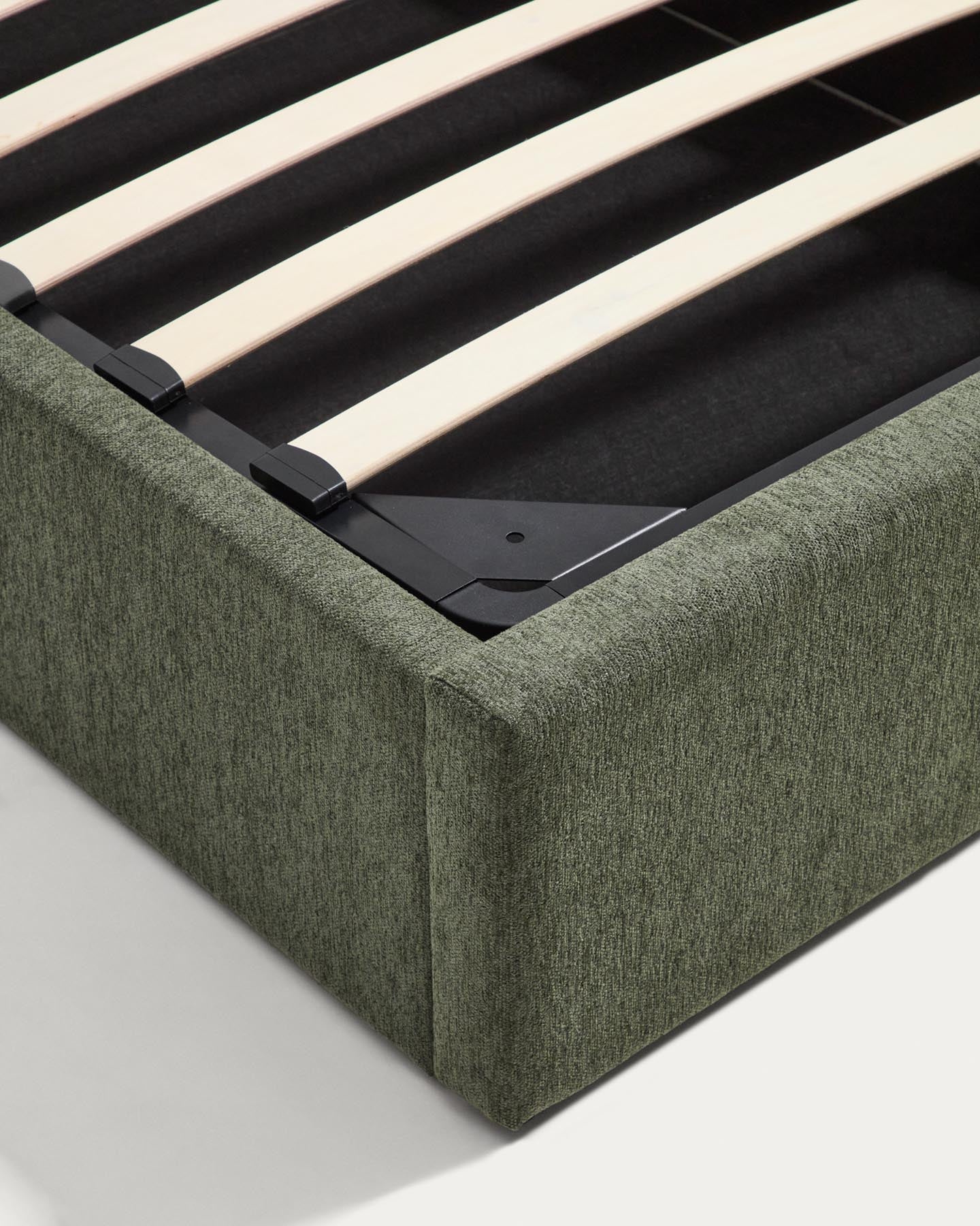 Bett mit klappbarem Bettkasten Darnela in moosgrüner Chenille für Matratzen 90 x 200 cm in Grün präsentiert im Onlineshop von KAQTU Design AG. Bett ist von Kave Home