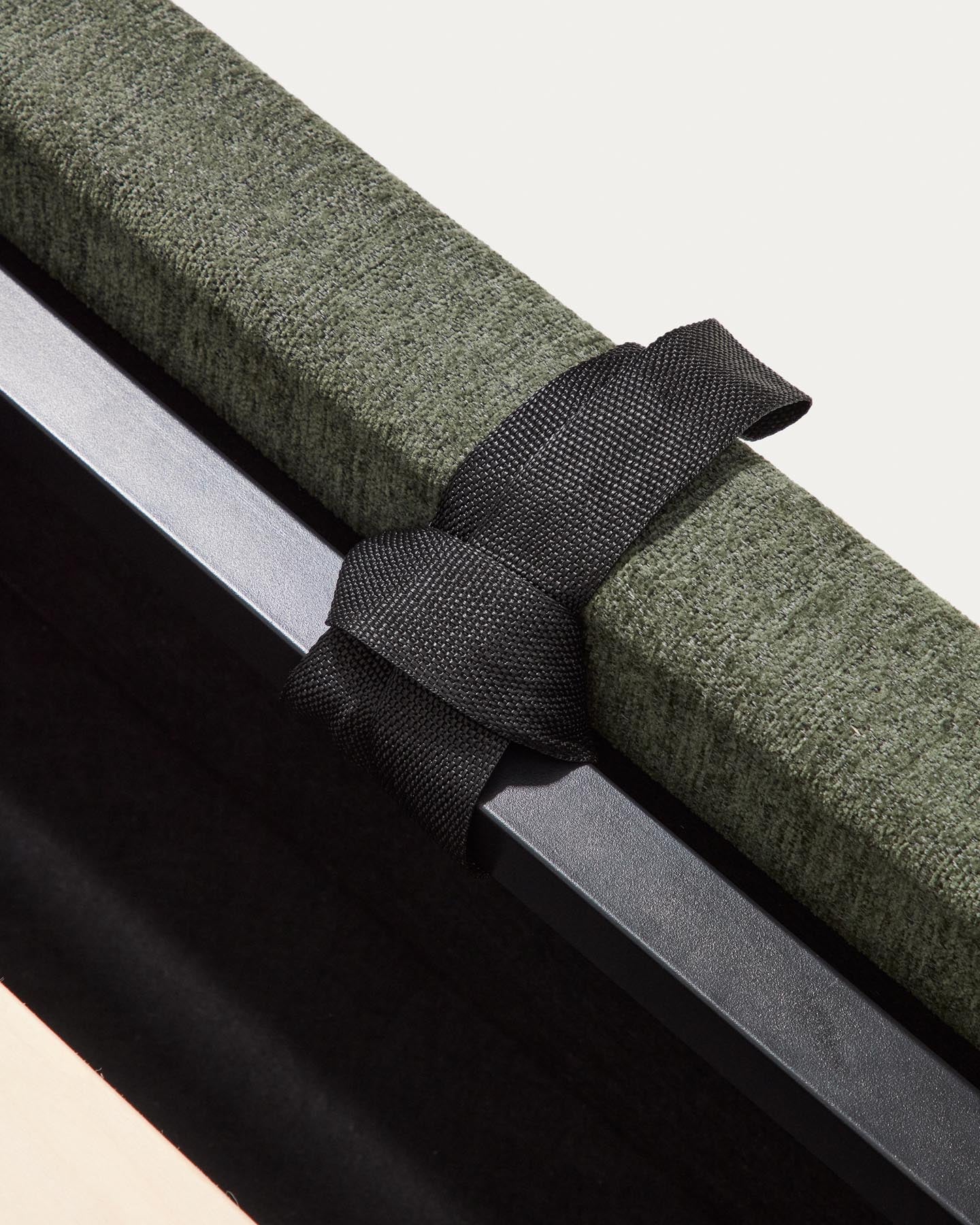 Bett mit klappbarem Bettkasten Darnela in moosgrüner Chenille für Matratzen 90 x 200 cm in Grün präsentiert im Onlineshop von KAQTU Design AG. Bett ist von Kave Home