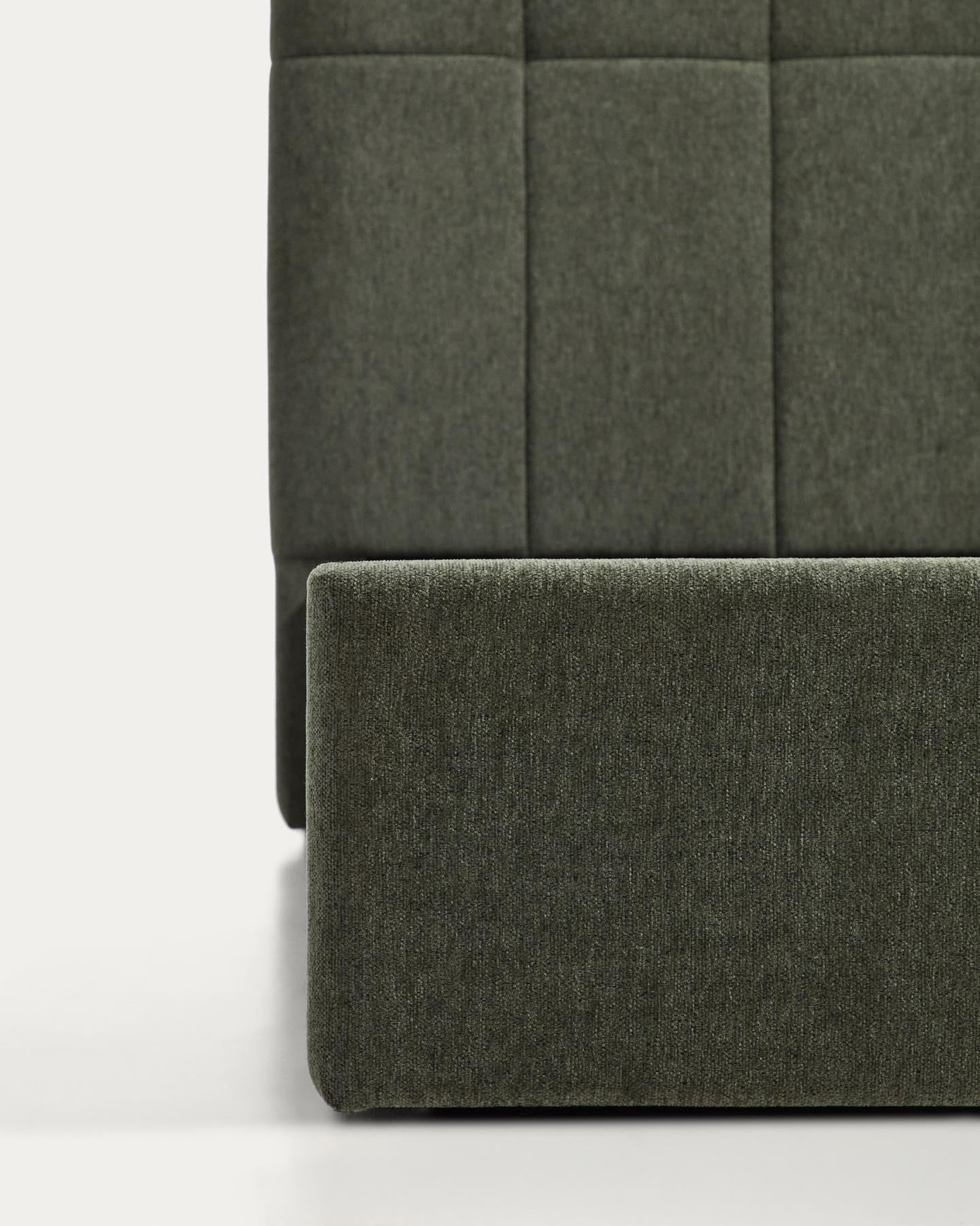 Bett mit klappbarem Bettkasten Darnela in moosgrüner Chenille für Matratzen 150 x 200 cm in Grün präsentiert im Onlineshop von KAQTU Design AG. Bett ist von Kave Home